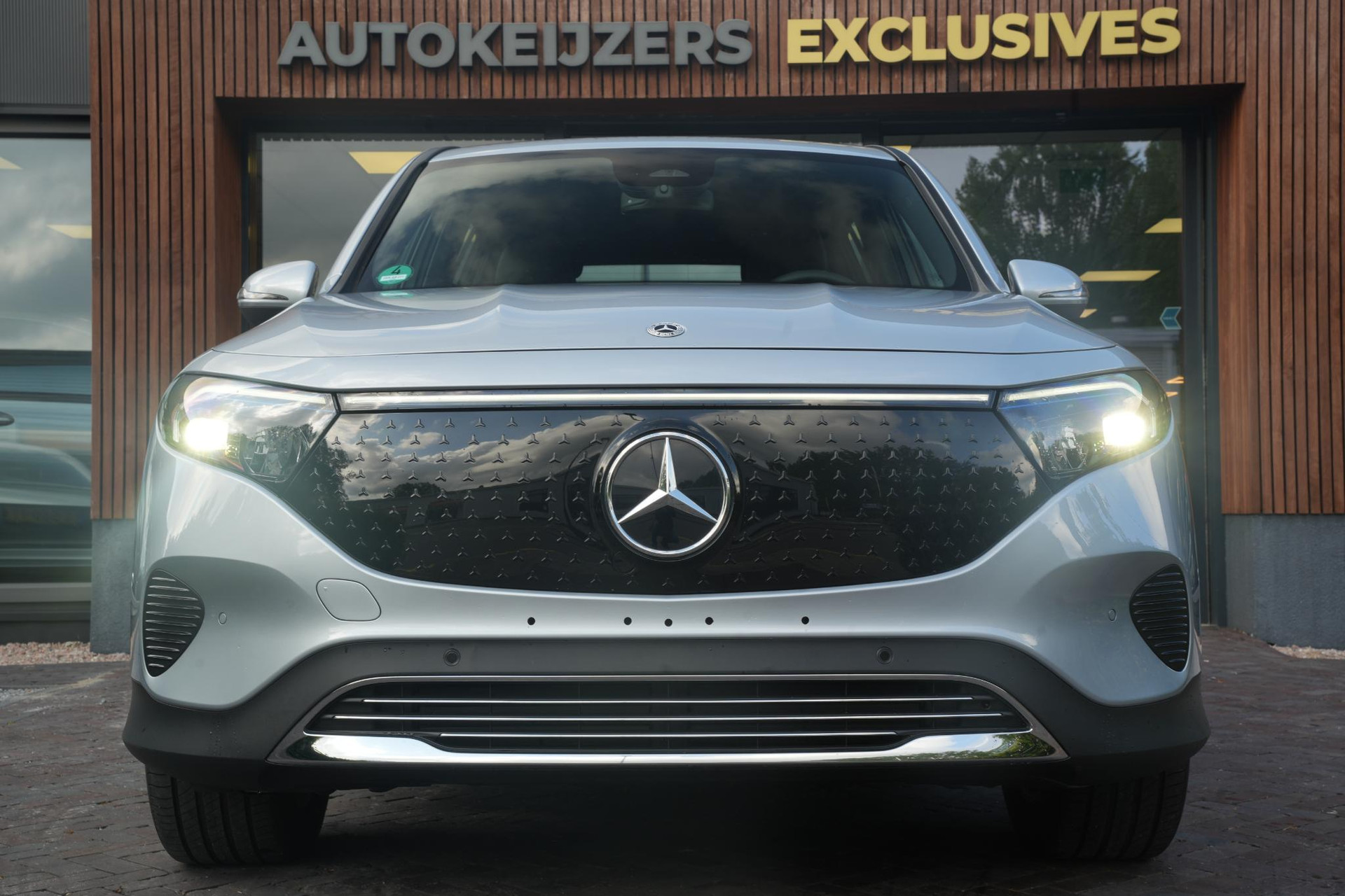 Mercedes-Benz EQB 250+ Business Solution 71 kWh 2025 High-Tech silver - Metallic finish (922U) 6