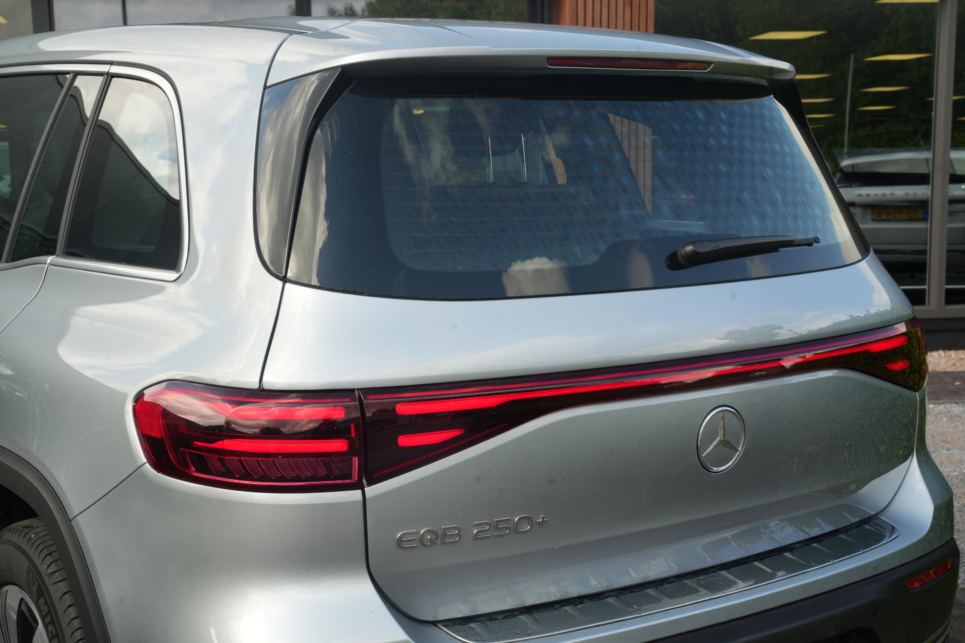 Mercedes-Benz EQB 250+ Business Solution 71 kWh 2025 High-Tech silver - Metallic finish (922U) 9