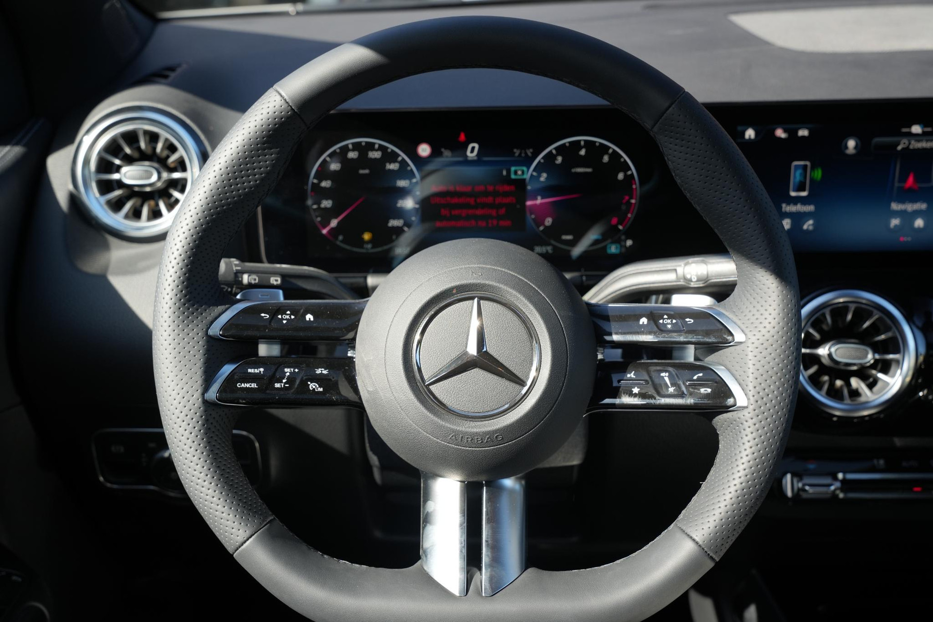 Mercedes-Benz GLA 200 AMG Line 2025 alpine gray - standard finish (956U) 18