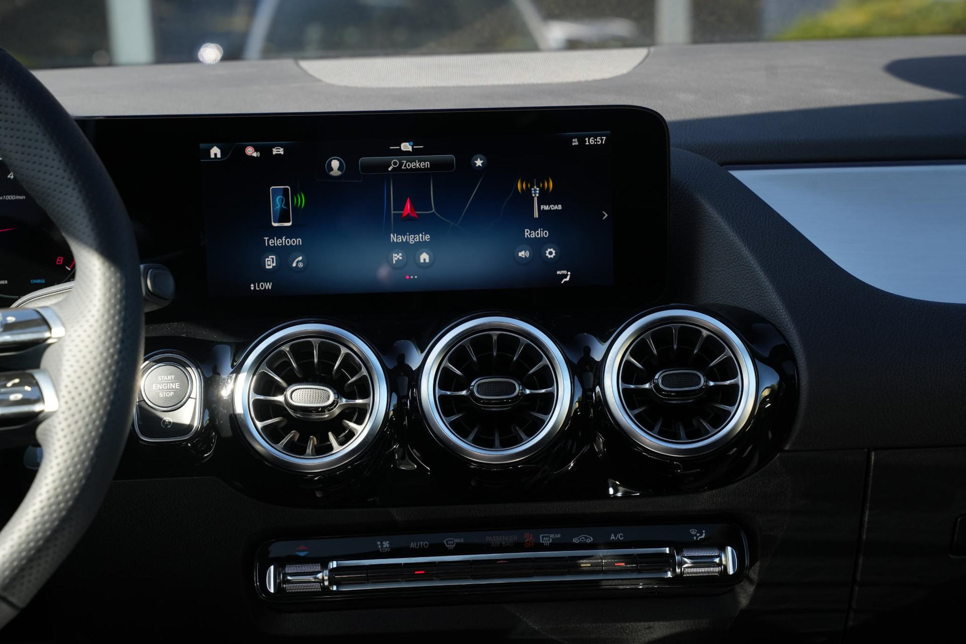 Mercedes-Benz GLA 200 AMG Line 2025 alpine gray - standard finish (956U) 19