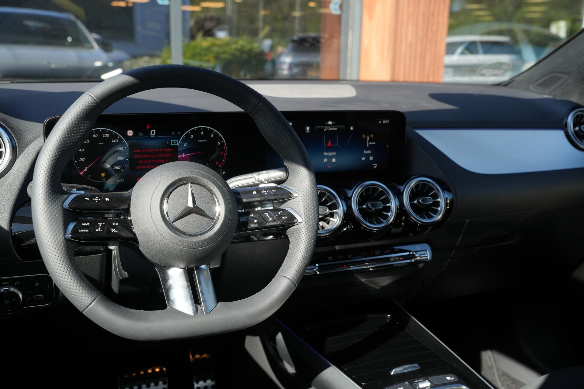 Mercedes-Benz GLA 200 AMG Line 2025 alpine gray - standard finish (956U) 2