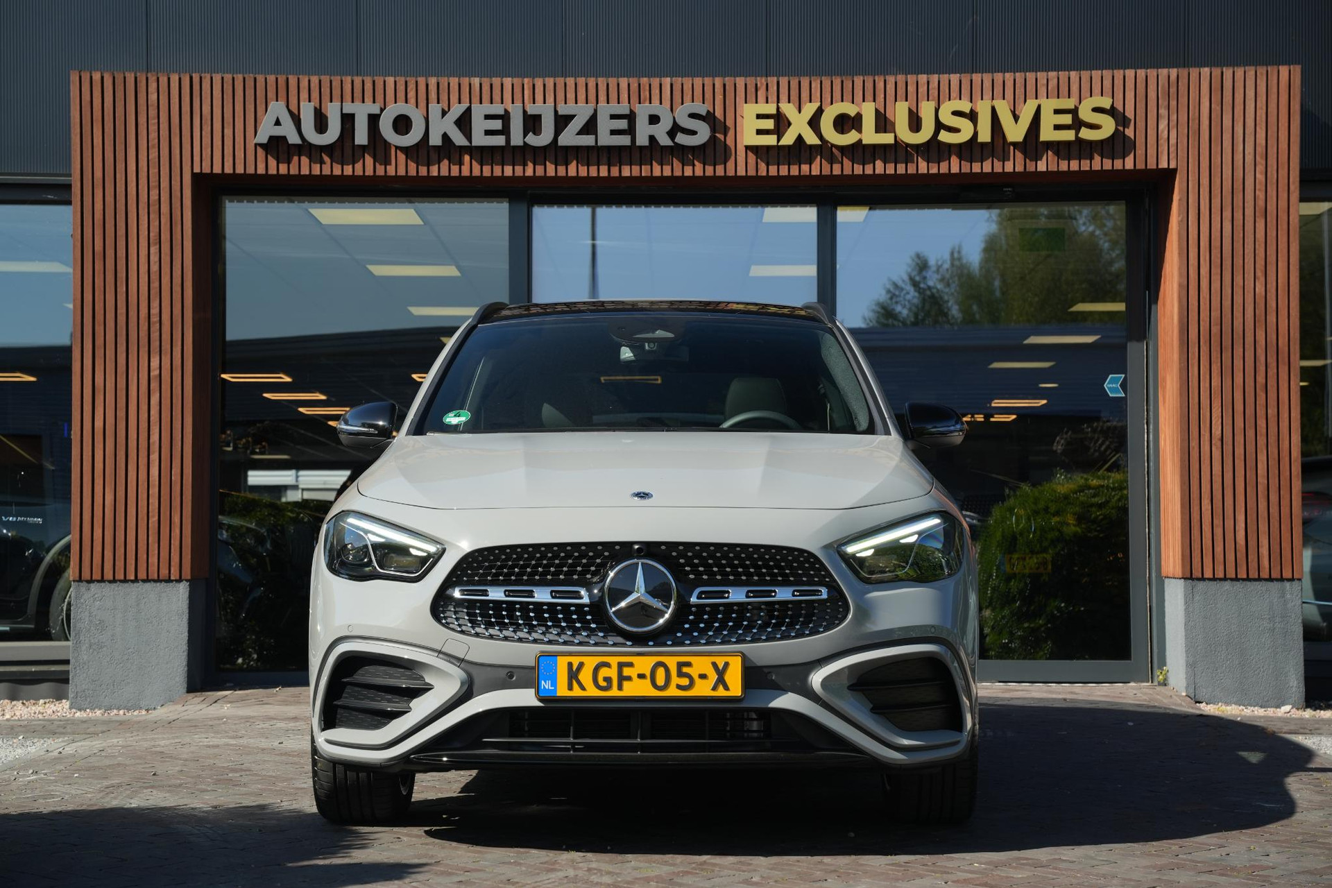Mercedes-Benz GLA 200 AMG Line 2025 alpine gray - standard finish (956U) 3