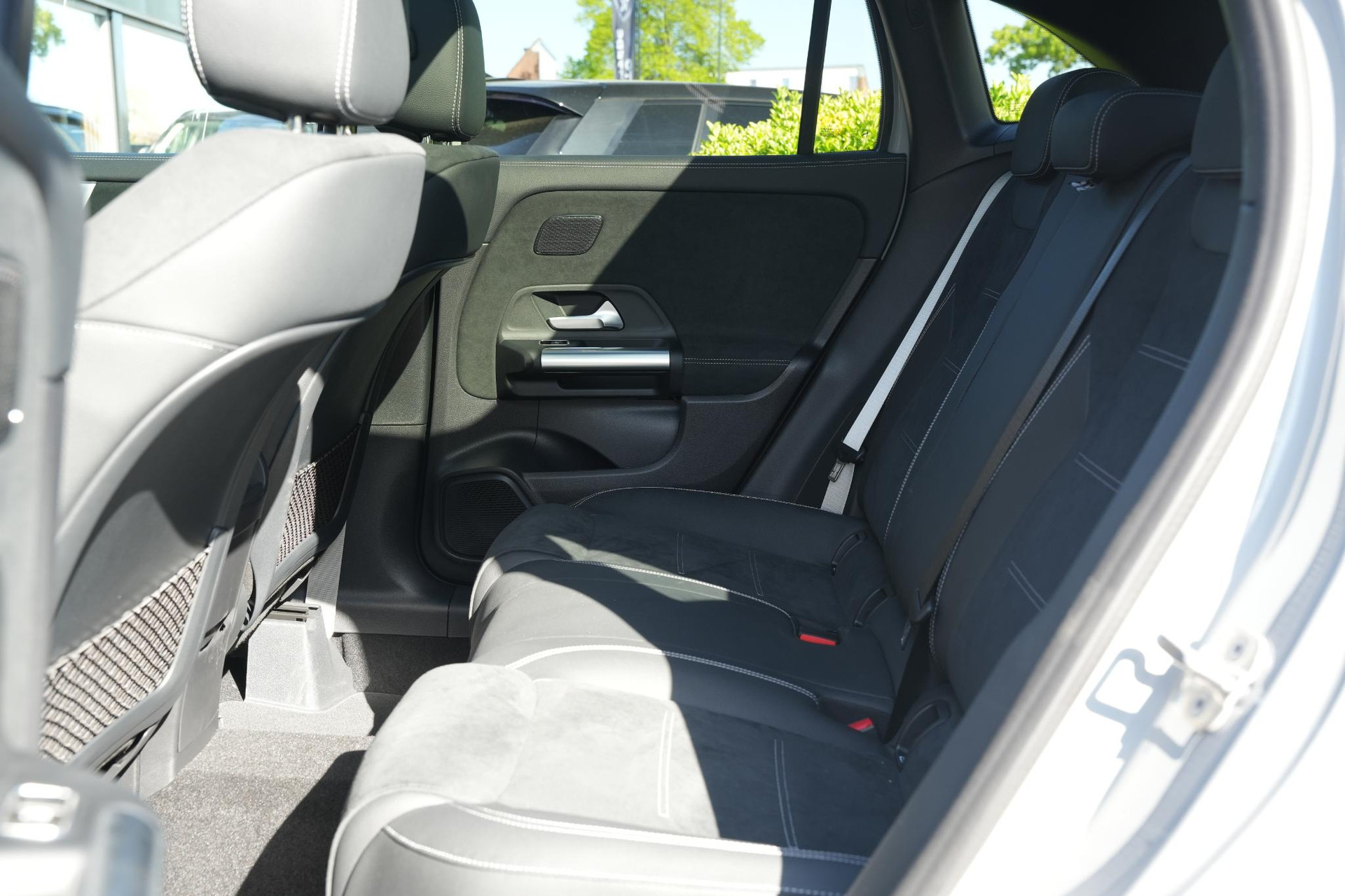Mercedes-Benz GLA 200 AMG Line 2025 alpine gray - standard finish (956U) 36