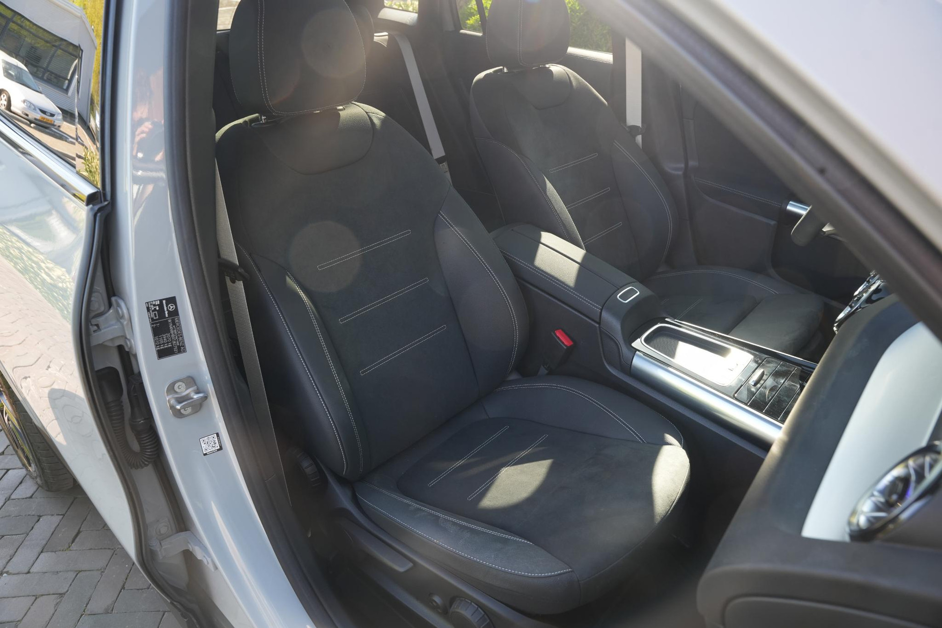 Mercedes-Benz GLA 200 AMG Line 2025 alpine gray - standard finish (956U) 38