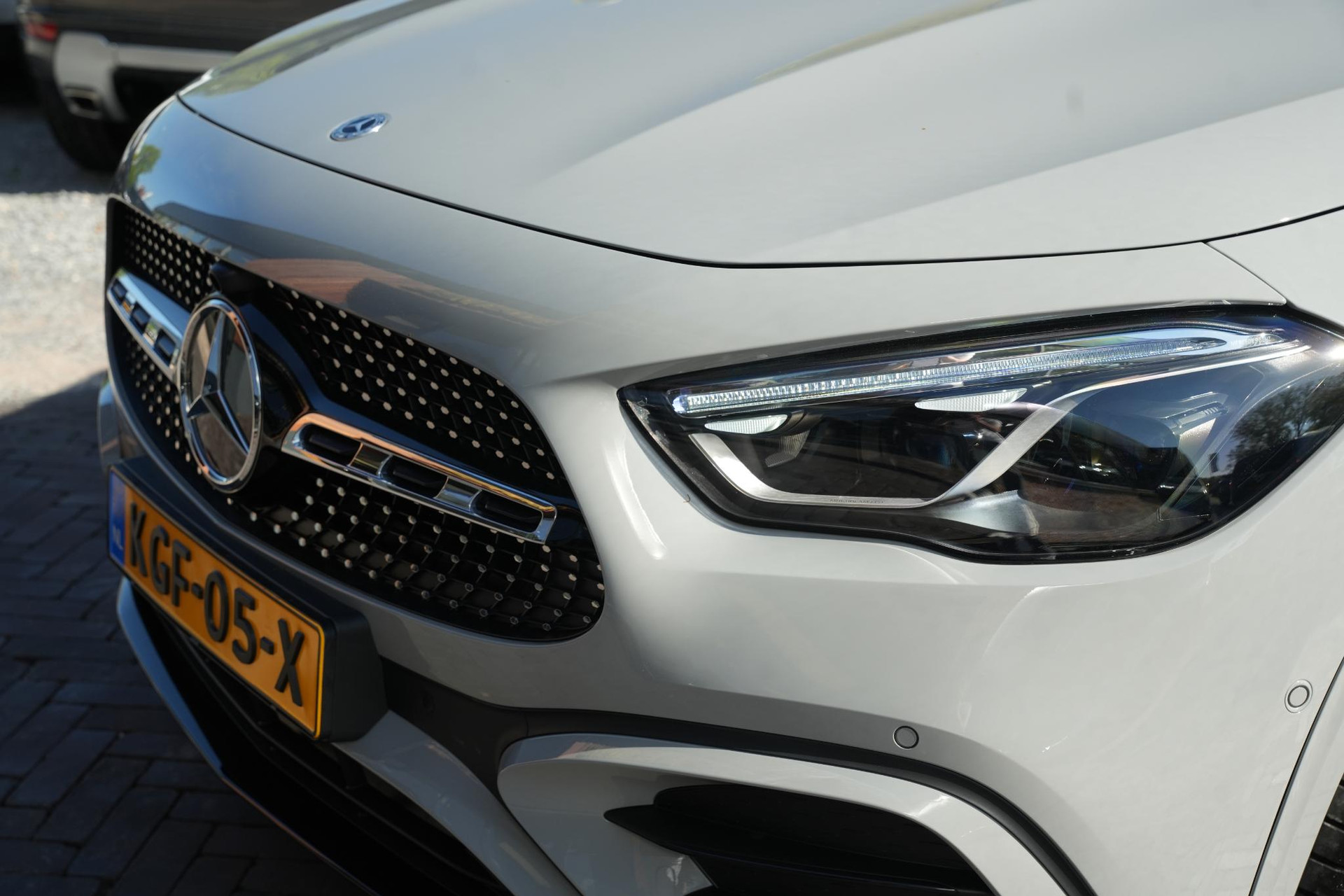 Mercedes-Benz GLA 200 AMG Line 2025 alpine gray - standard finish (956U) 39