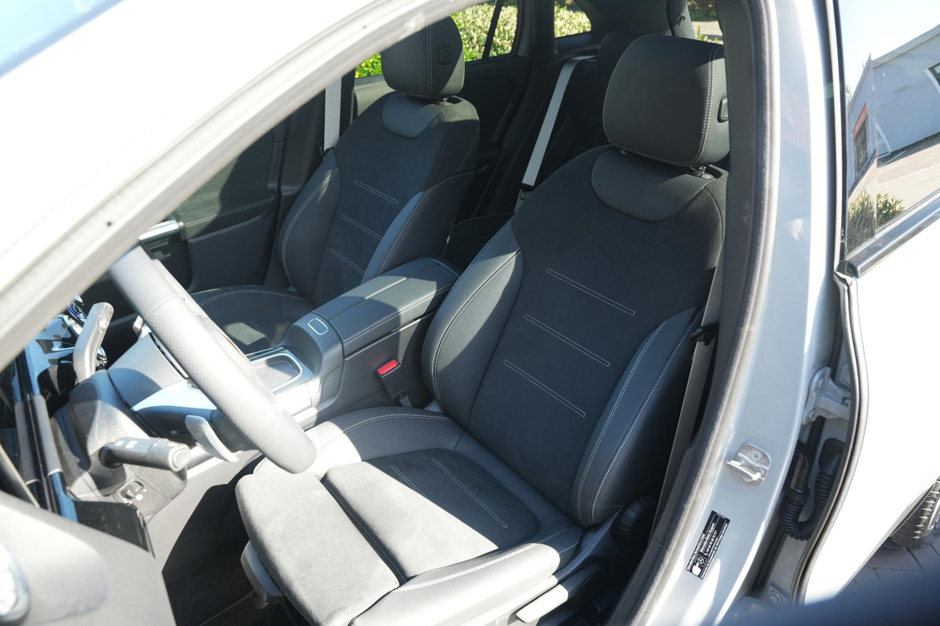 Mercedes-Benz GLA 200 AMG Line 2025 alpine gray - standard finish (956U) 4