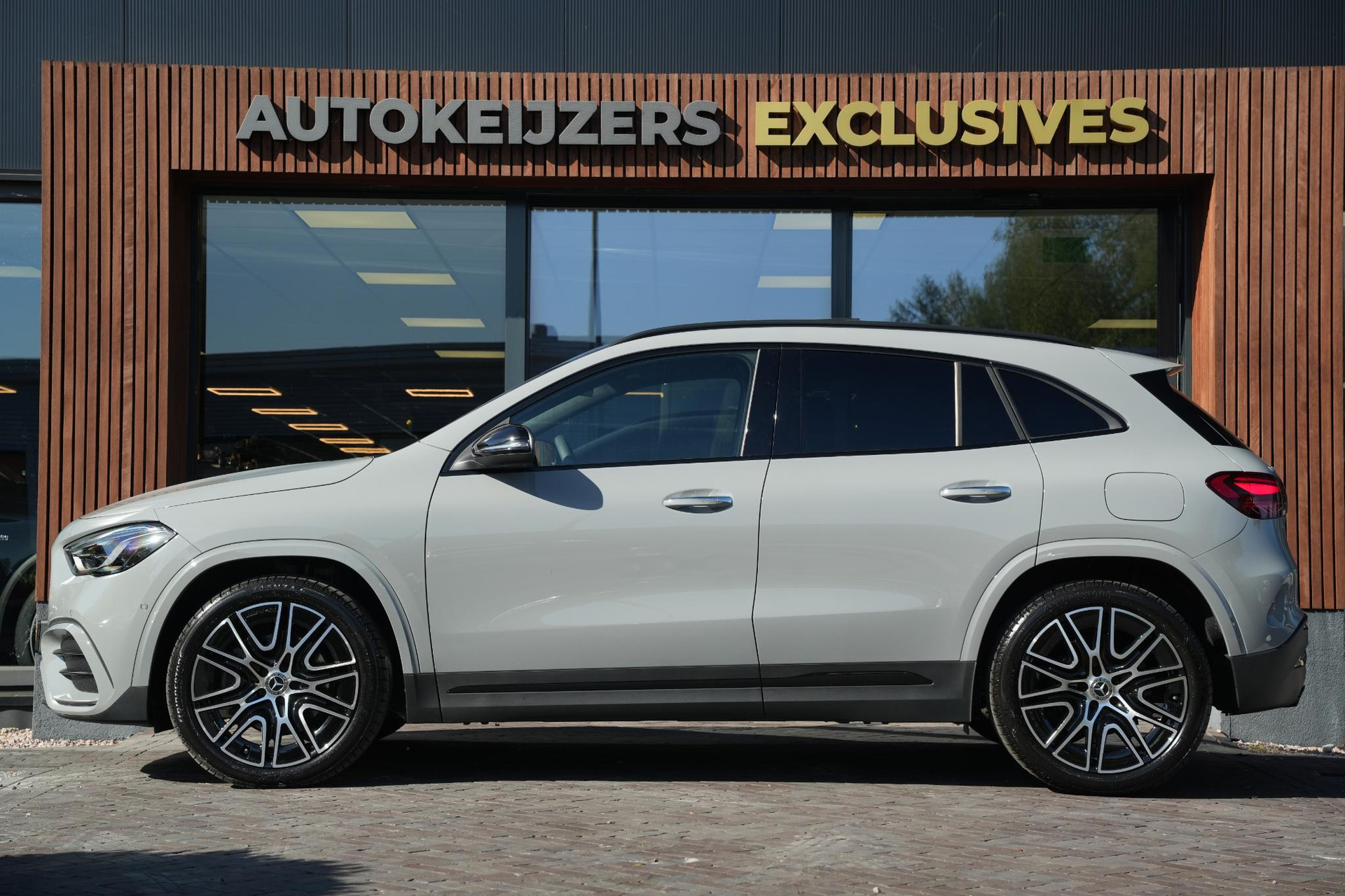 Mercedes-Benz GLA 200 AMG Line 2025 alpine gray - standard finish (956U) 5