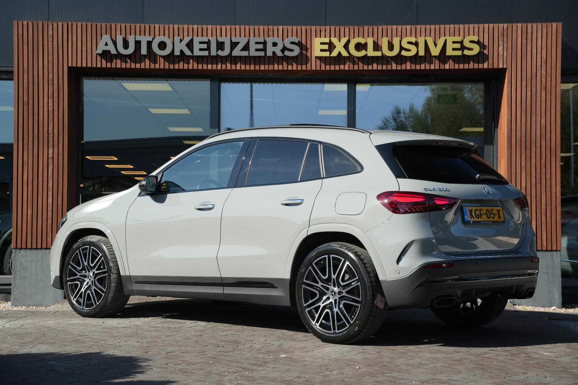 Mercedes-Benz GLA 200 AMG Line 2025 alpine gray - standard finish (956U) 7