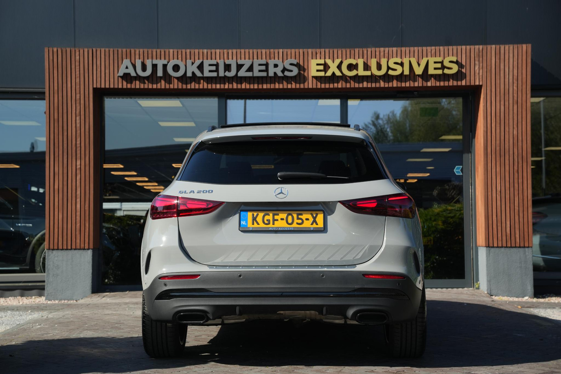Mercedes-Benz GLA 200 AMG Line 2025 alpine gray - standard finish (956U) 8