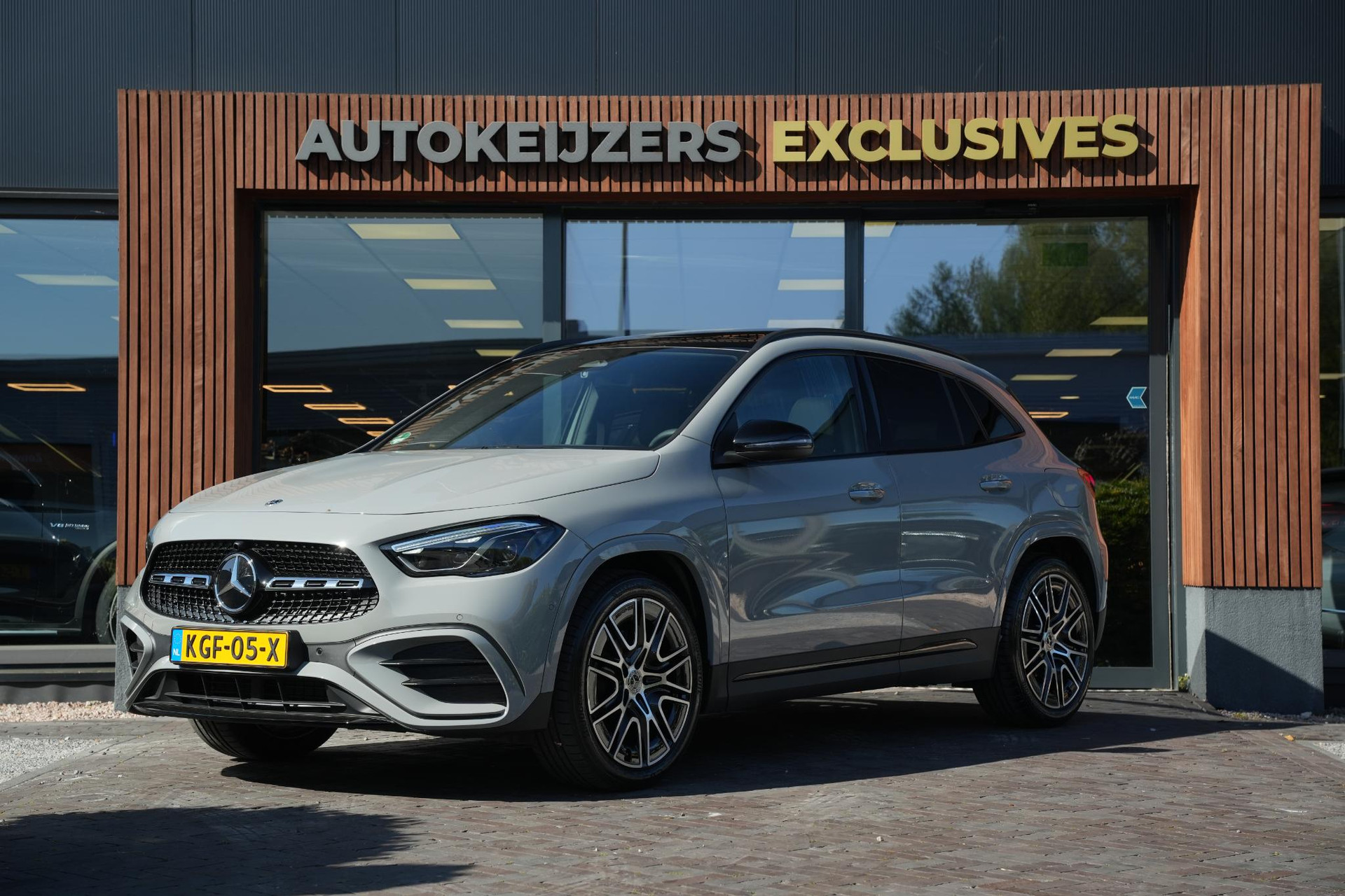 Mercedes-Benz GLA 200 AMG Line 2025 alpine gray - standard finish (956U) 9