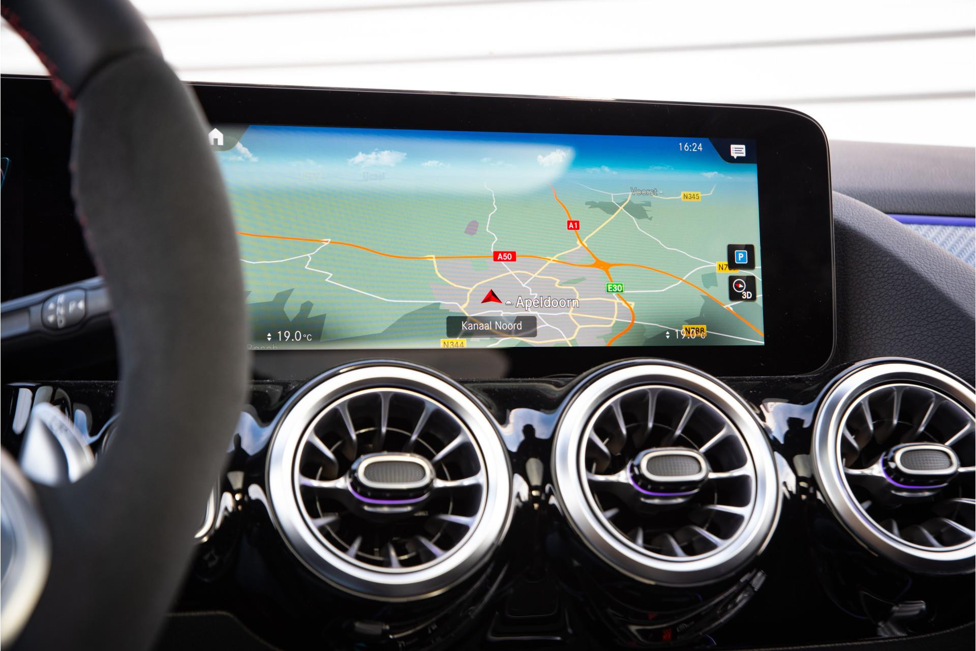 Mercedes-Benz GLA AMG 45 S 4MATIC+ 2024  18