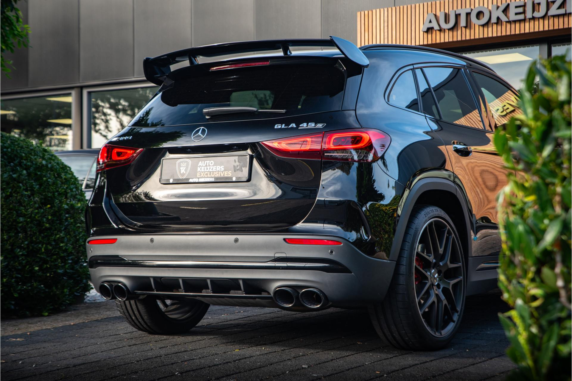 Mercedes-Benz GLA AMG 45 S 4MATIC+ 2024  6