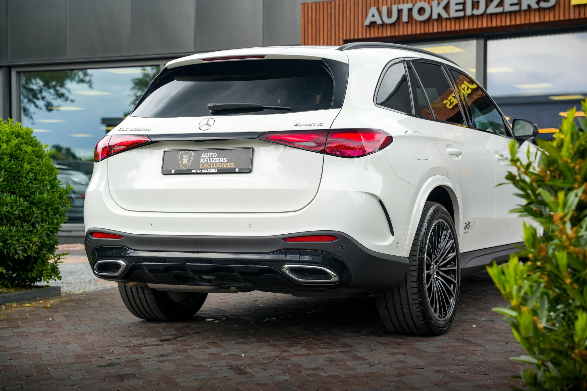Mercedes-Benz GLC 300de 4MATIC AMG Line 2025 POLAR WHITE - STANDARD FINISH (149U) 11