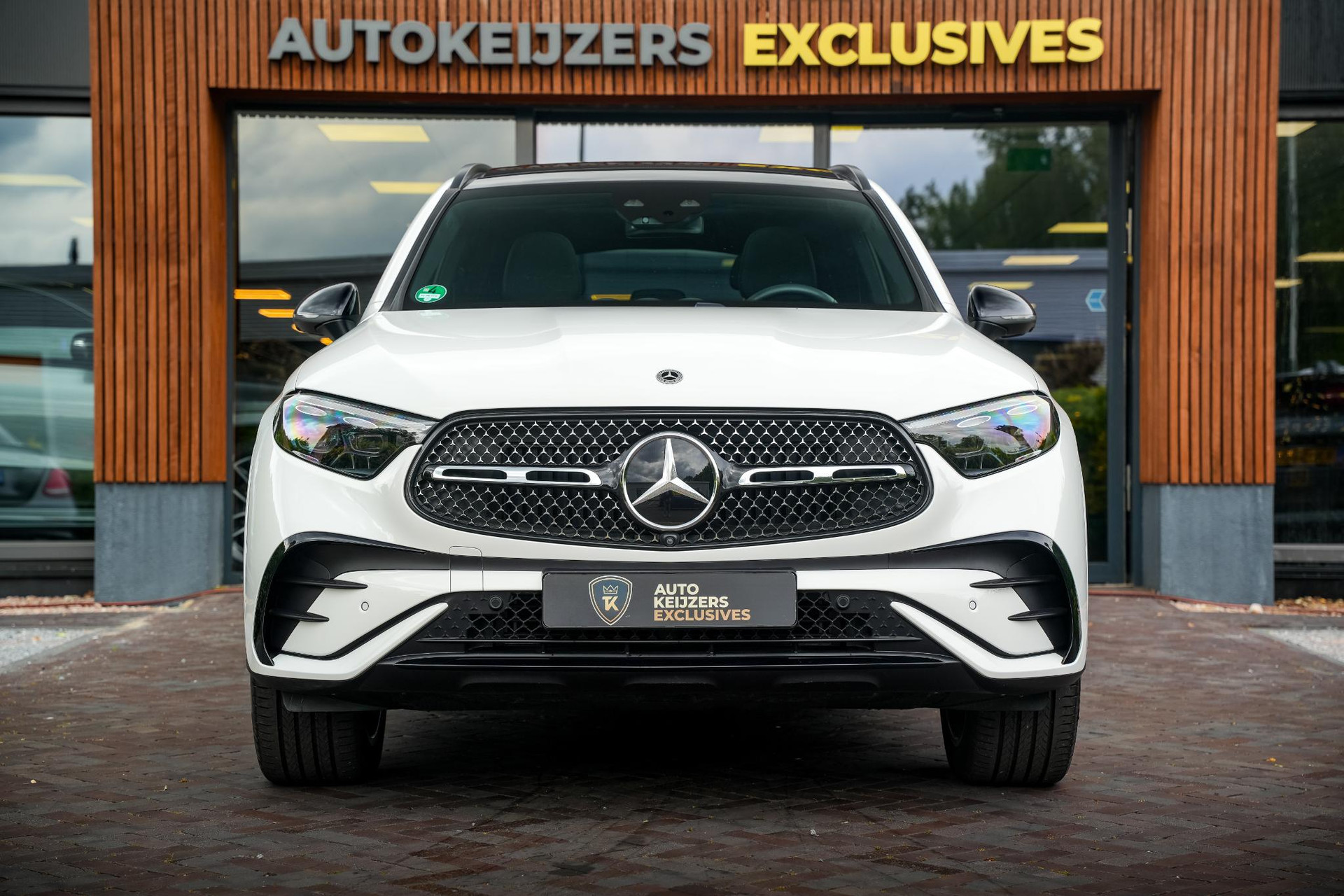 Mercedes-Benz GLC 300de 4MATIC AMG Line 2025 POLAR WHITE - STANDARD FINISH (149U) 3