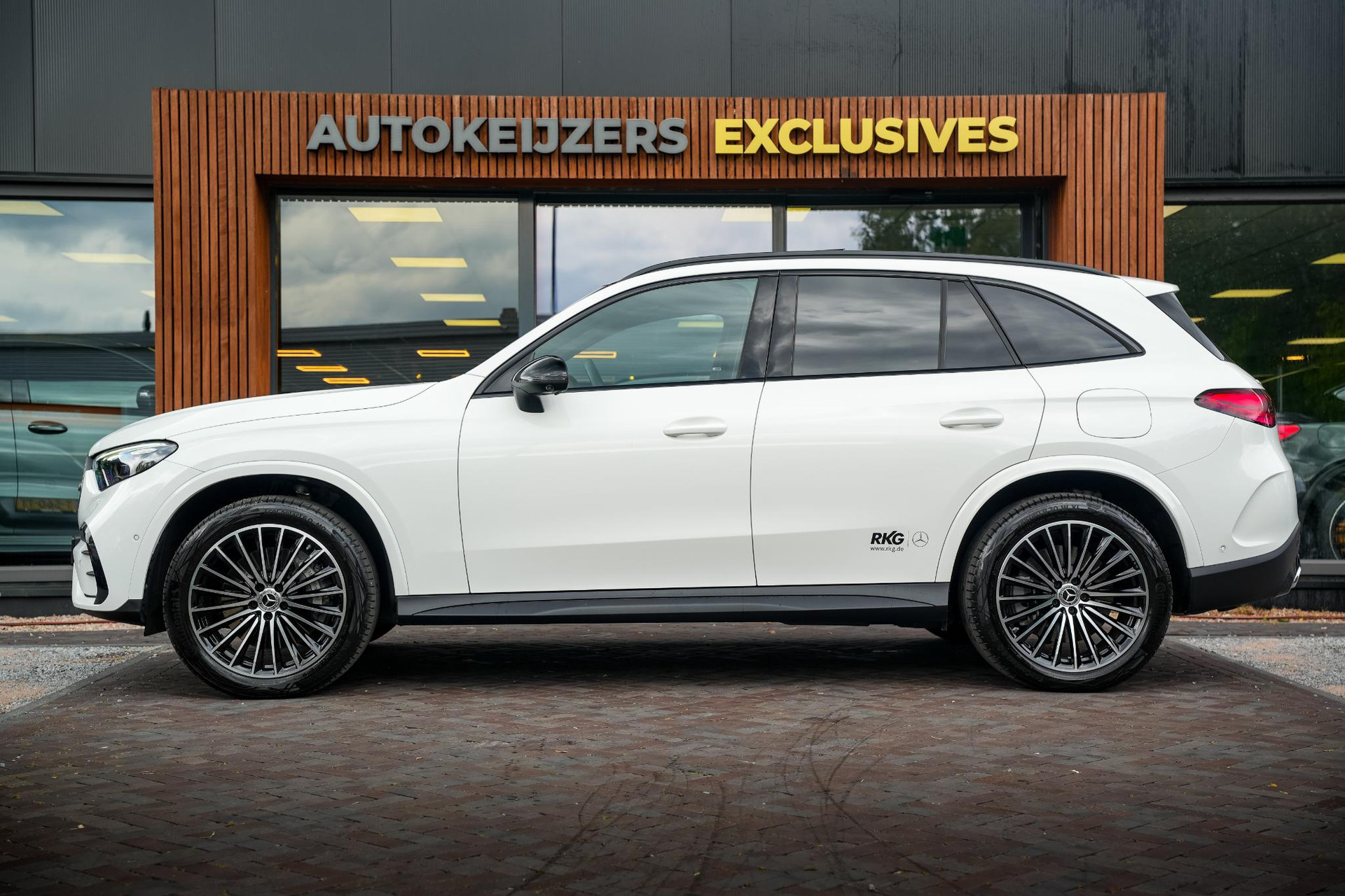 Mercedes-Benz GLC 300de 4MATIC AMG Line 2025 POLAR WHITE - STANDARD FINISH (149U) 5