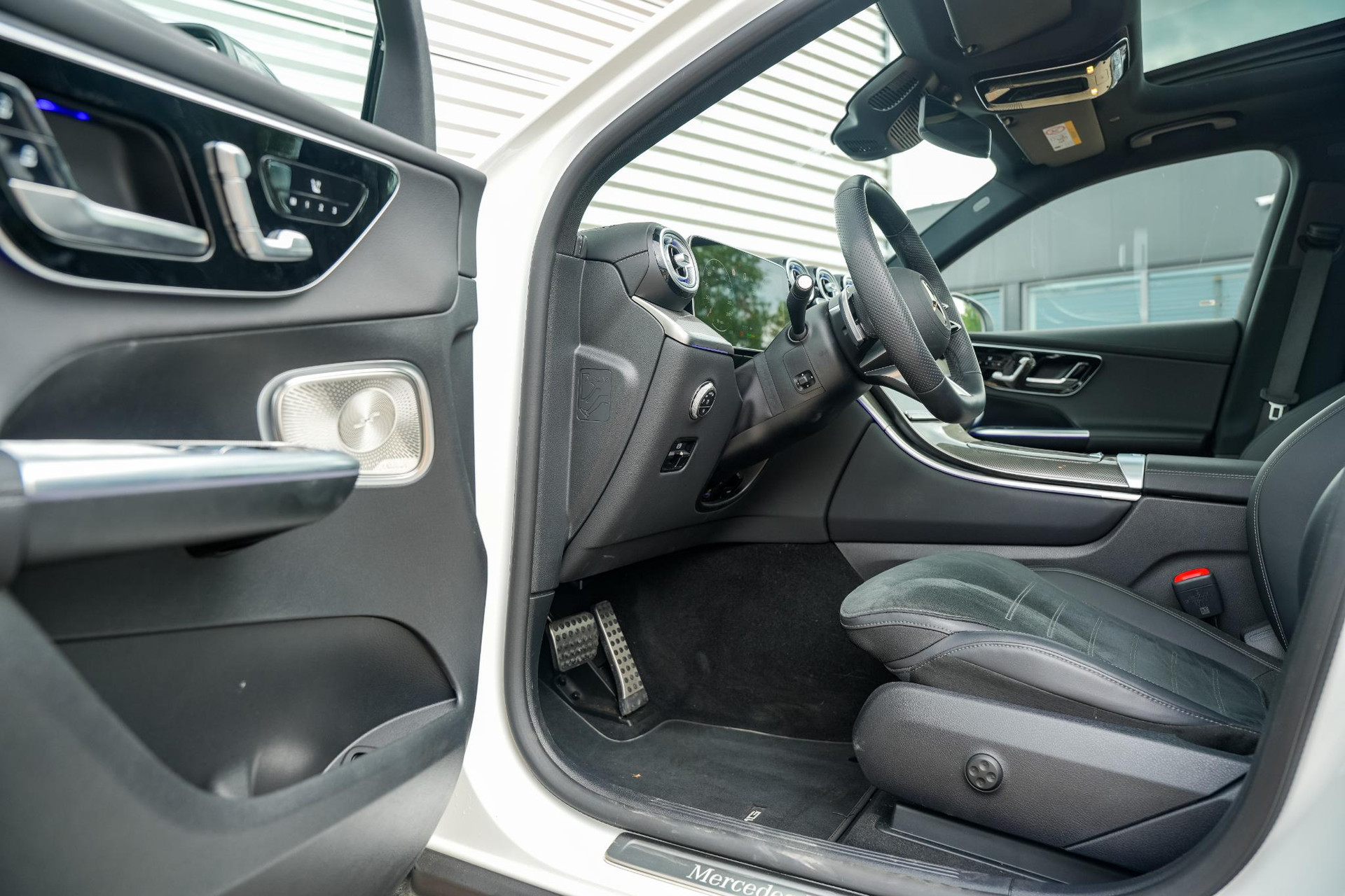 Mercedes-Benz GLC 300de 4MATIC AMG Line 2025 POLAR WHITE - STANDARD FINISH (149U) 6
