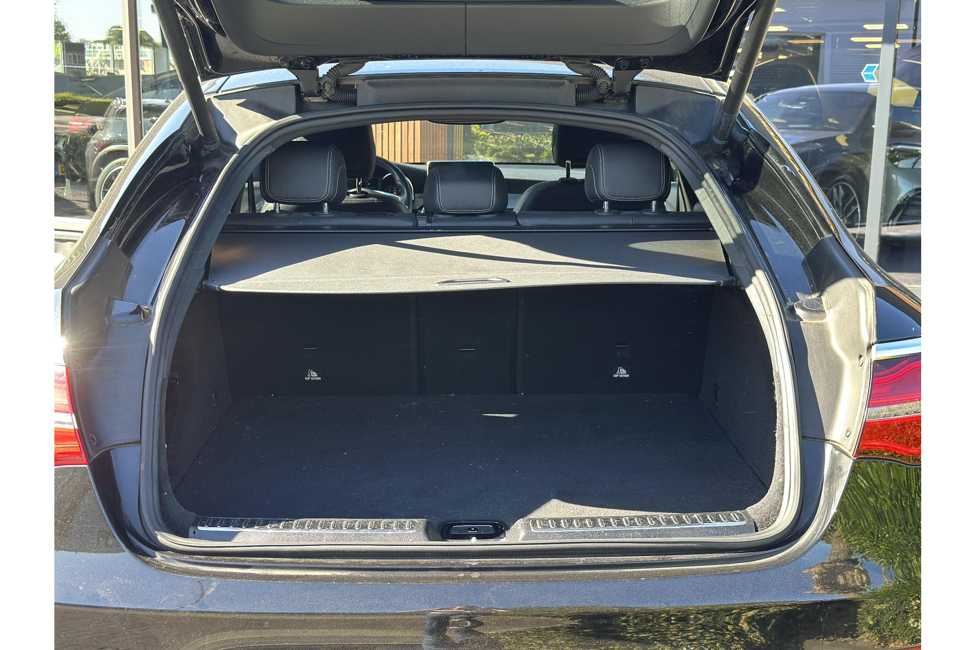 Mercedes-Benz GLC Coupé 250 4MATIC Premium Plus 2017 OBSIDIAN BLACK (197U) 11