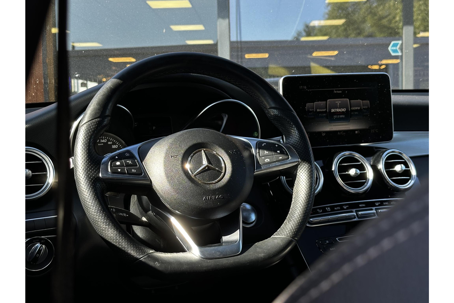 Mercedes-Benz GLC Coupé 250 4MATIC Premium Plus 2017 OBSIDIAN BLACK (197U) 14