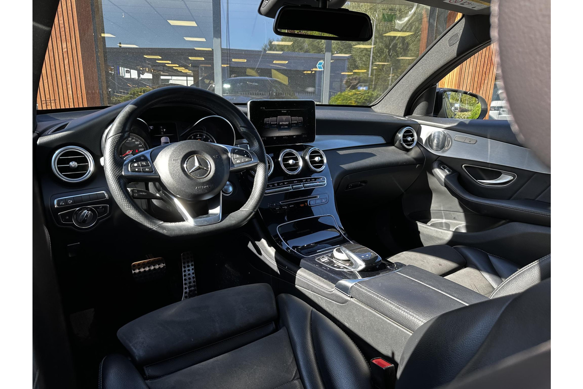 Mercedes-Benz GLC Coupé 250 4MATIC Premium Plus 2017 OBSIDIAN BLACK (197U) 2