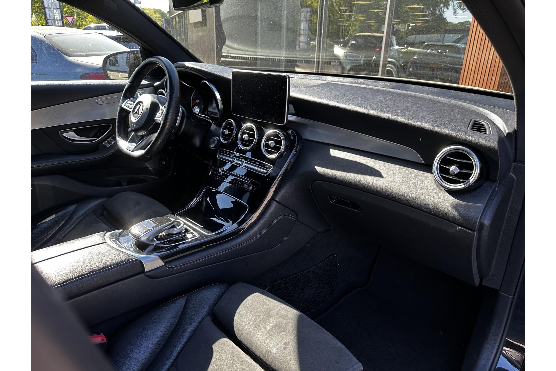 Mercedes-Benz GLC Coupé 250 4MATIC Premium Plus 2017 OBSIDIAN BLACK (197U) 30