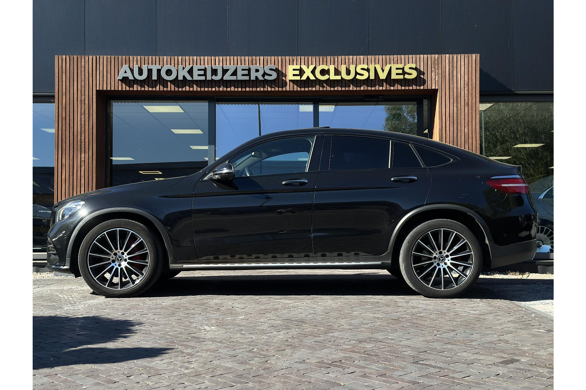 Mercedes-Benz GLC Coupé 250 4MATIC Premium Plus 2017 OBSIDIAN BLACK (197U) 5