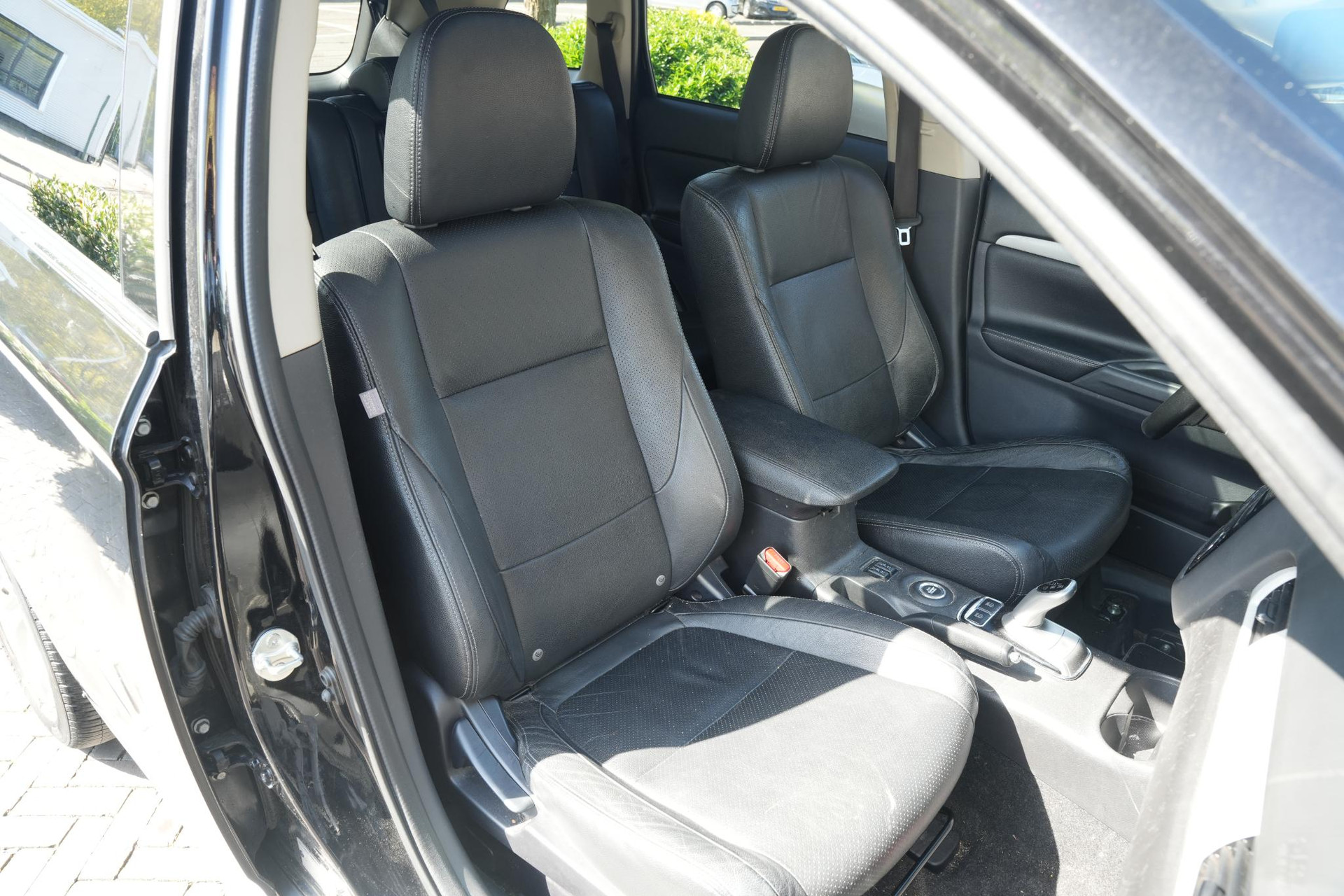 Mitsubishi Outlander 2.0 PHEV instyle 2013 Amethyst black p 25