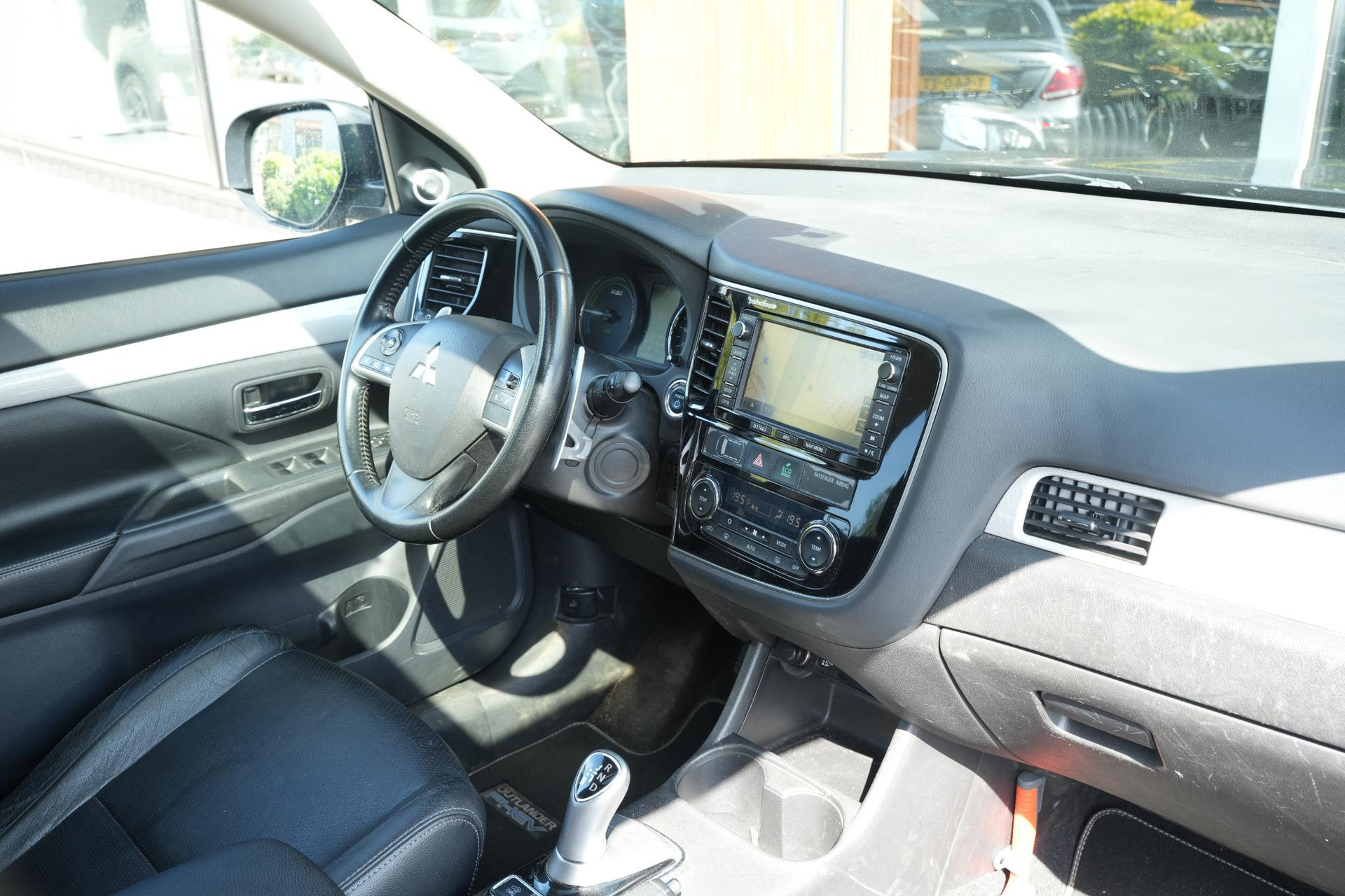 Mitsubishi Outlander 2.0 PHEV instyle 2013 Amethyst black p 26