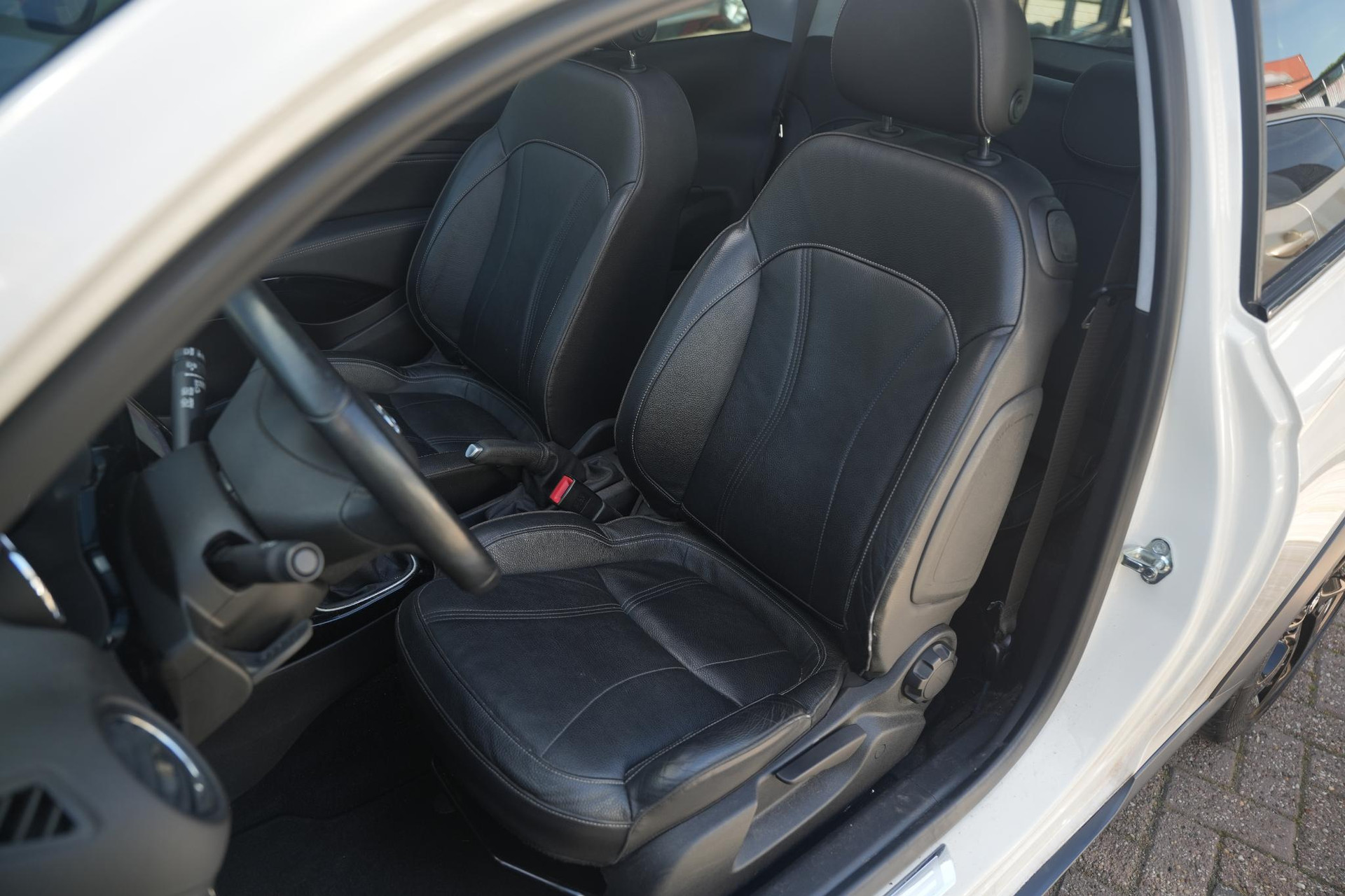 Opel ADAM 1.4 Glam Favourite 2015  6