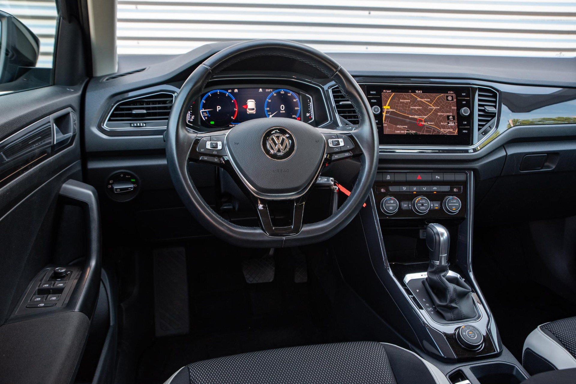 Volkswagen T-Roc 2.0 TSI 4Motion Sport 2018 Deep black pearl 10
