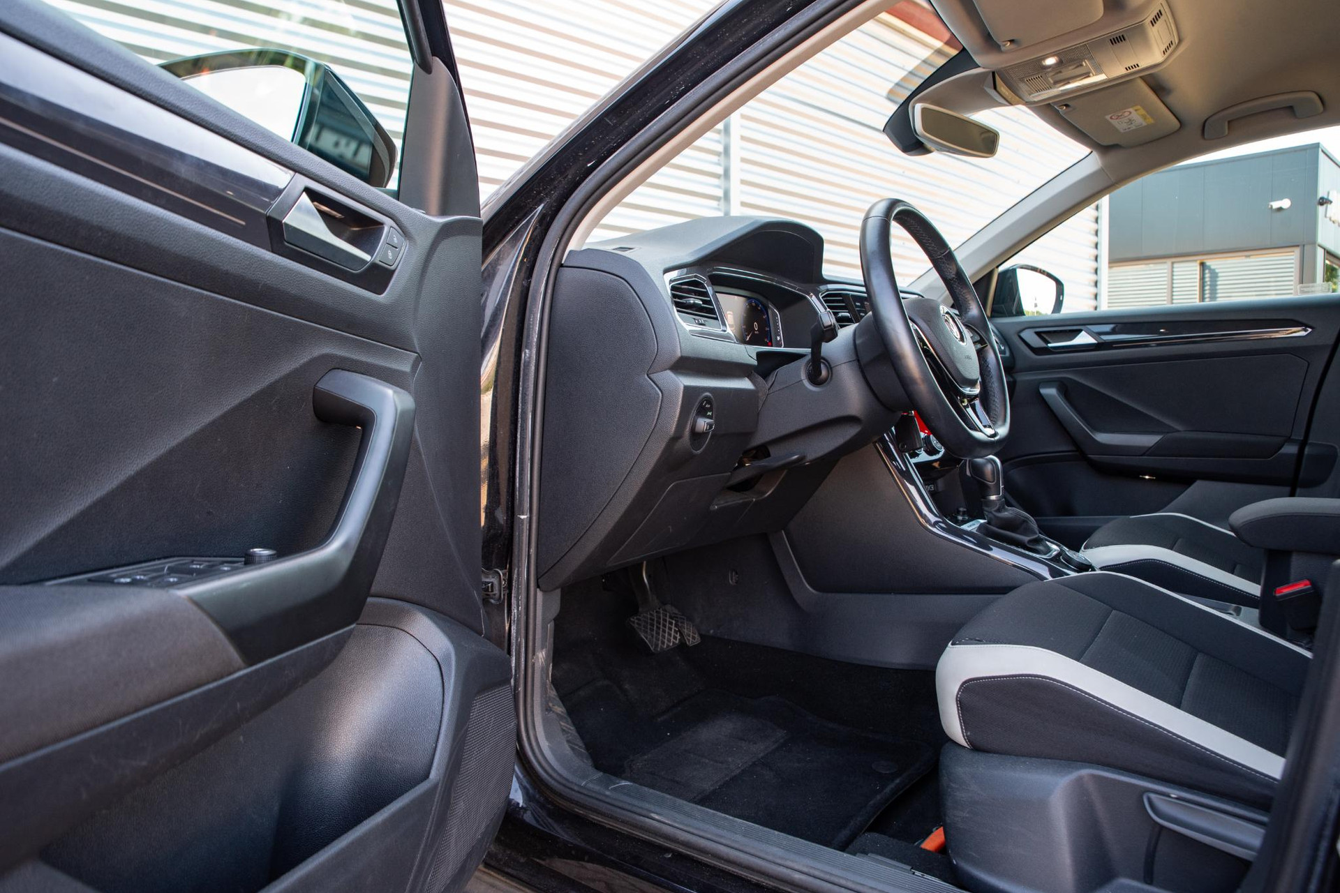 Volkswagen T-Roc 2.0 TSI 4Motion Sport 2018 Deep black pearl 11