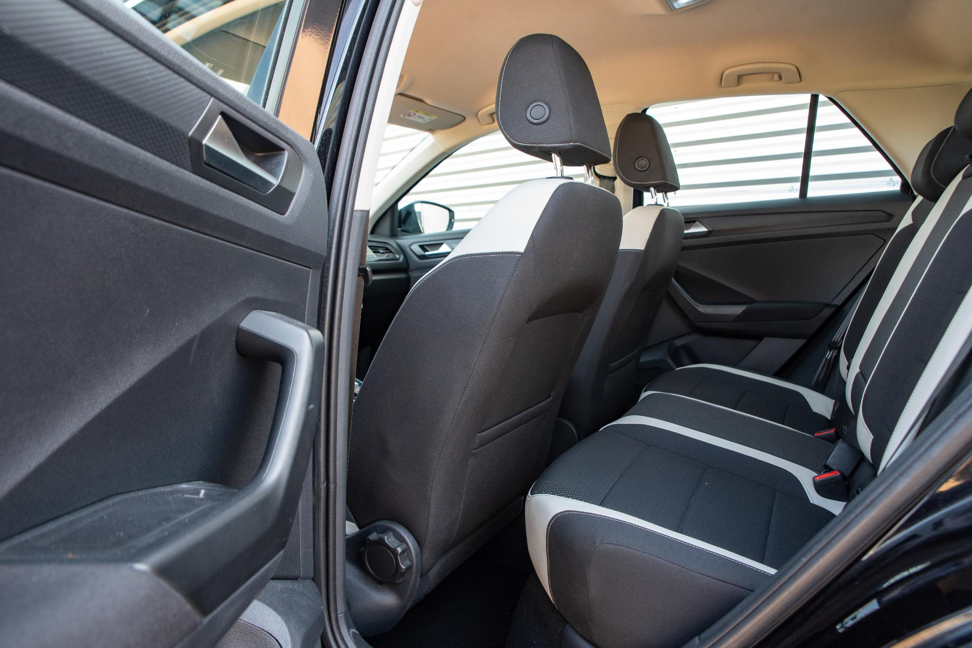 Volkswagen T-Roc 2.0 TSI 4Motion Sport 2018 Deep black pearl 13