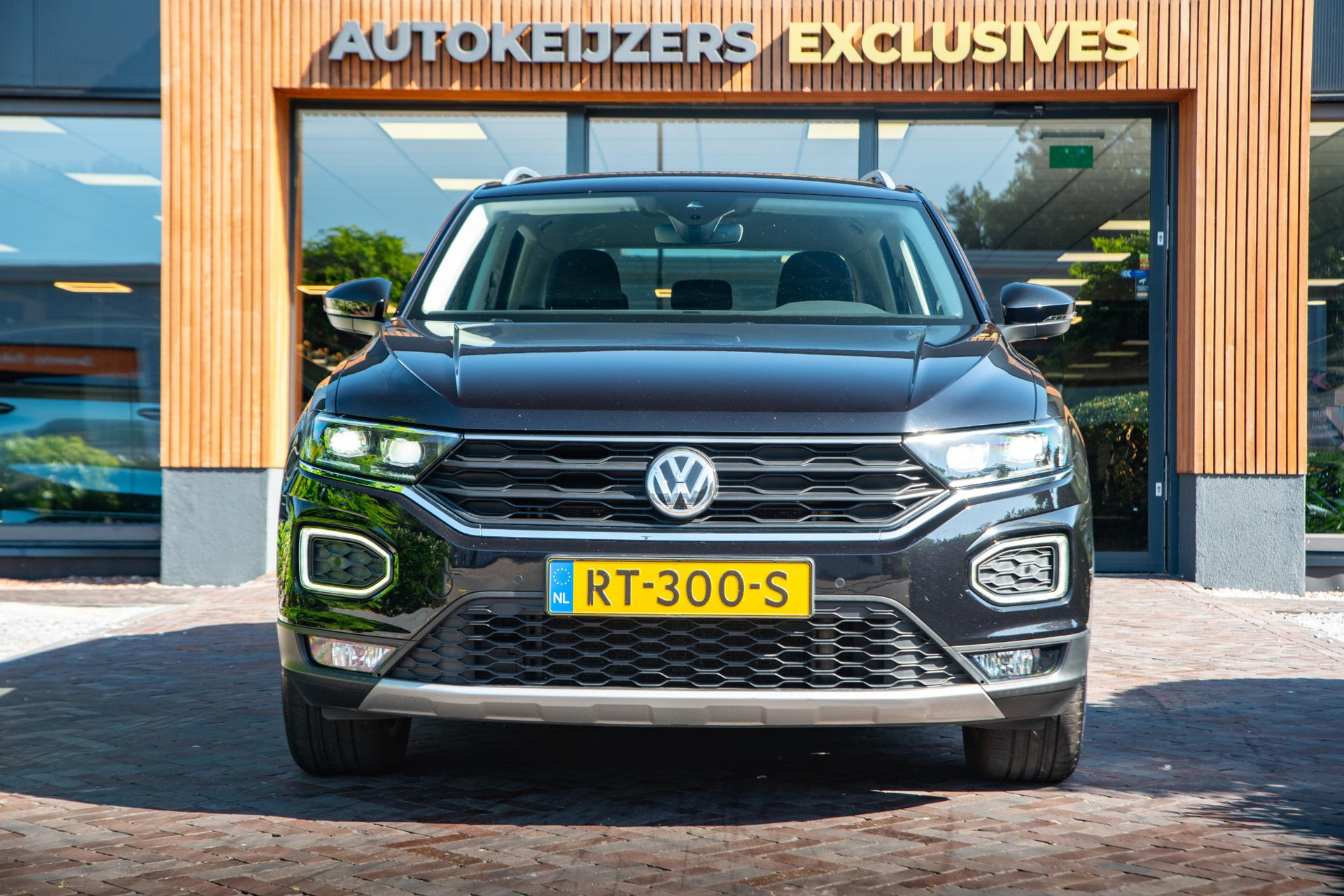 Volkswagen T-Roc 2.0 TSI 4Motion Sport 2018 Deep black pearl 2