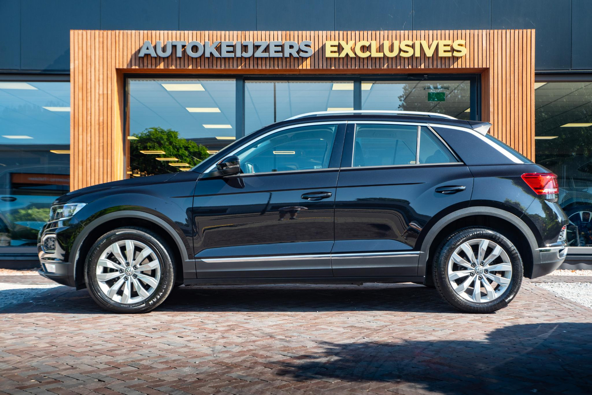 Volkswagen T-Roc 2.0 TSI 4Motion Sport 2018 Deep black pearl 4