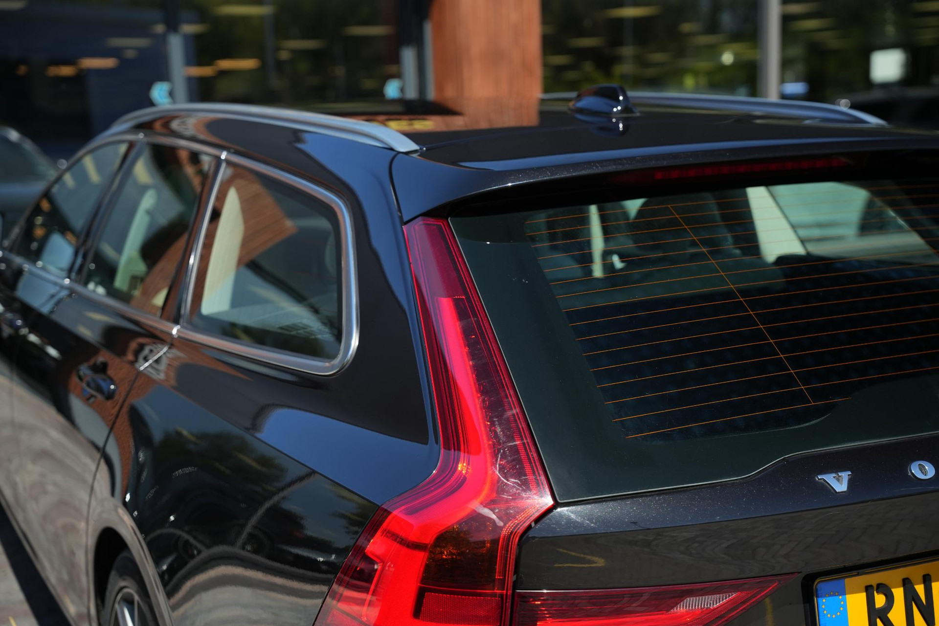 Volvo V90 2.0 T5 90th Anniversary Edition 2018 717 onyx black metallic 10