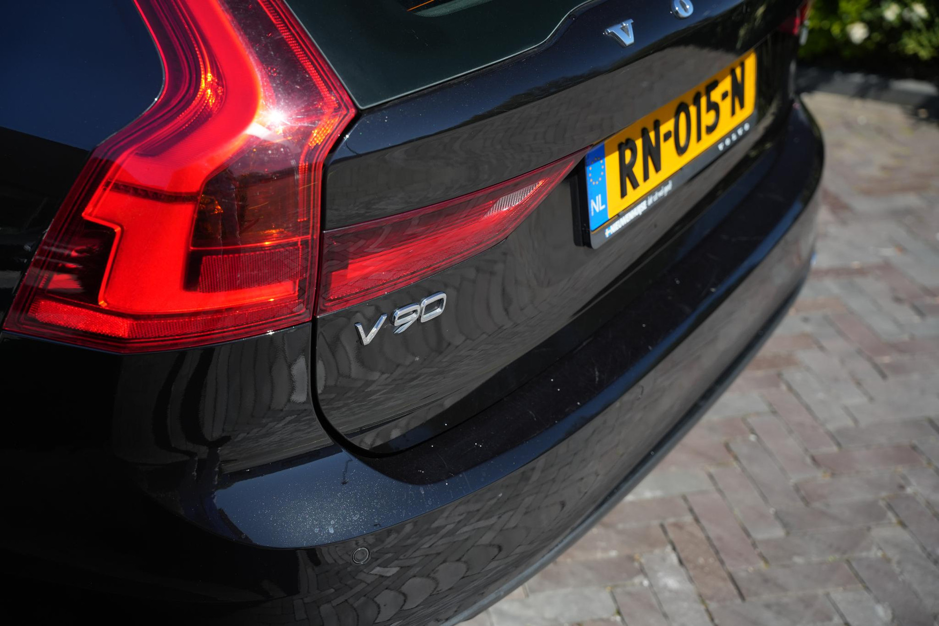 Volvo V90 2.0 T5 90th Anniversary Edition 2018 717 onyx black metallic 11