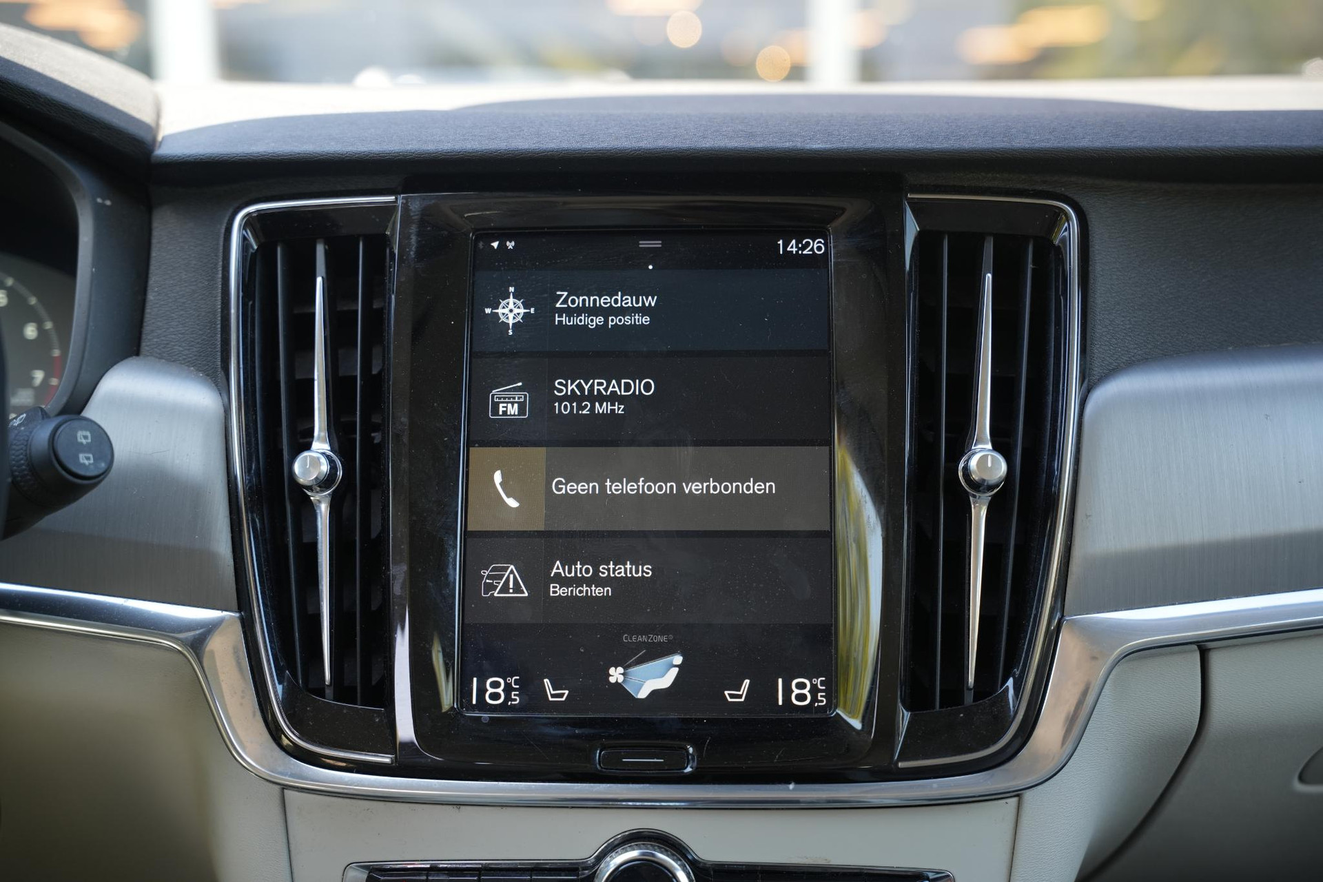 Volvo V90 2.0 T5 90th Anniversary Edition 2018 717 onyx black metallic 18