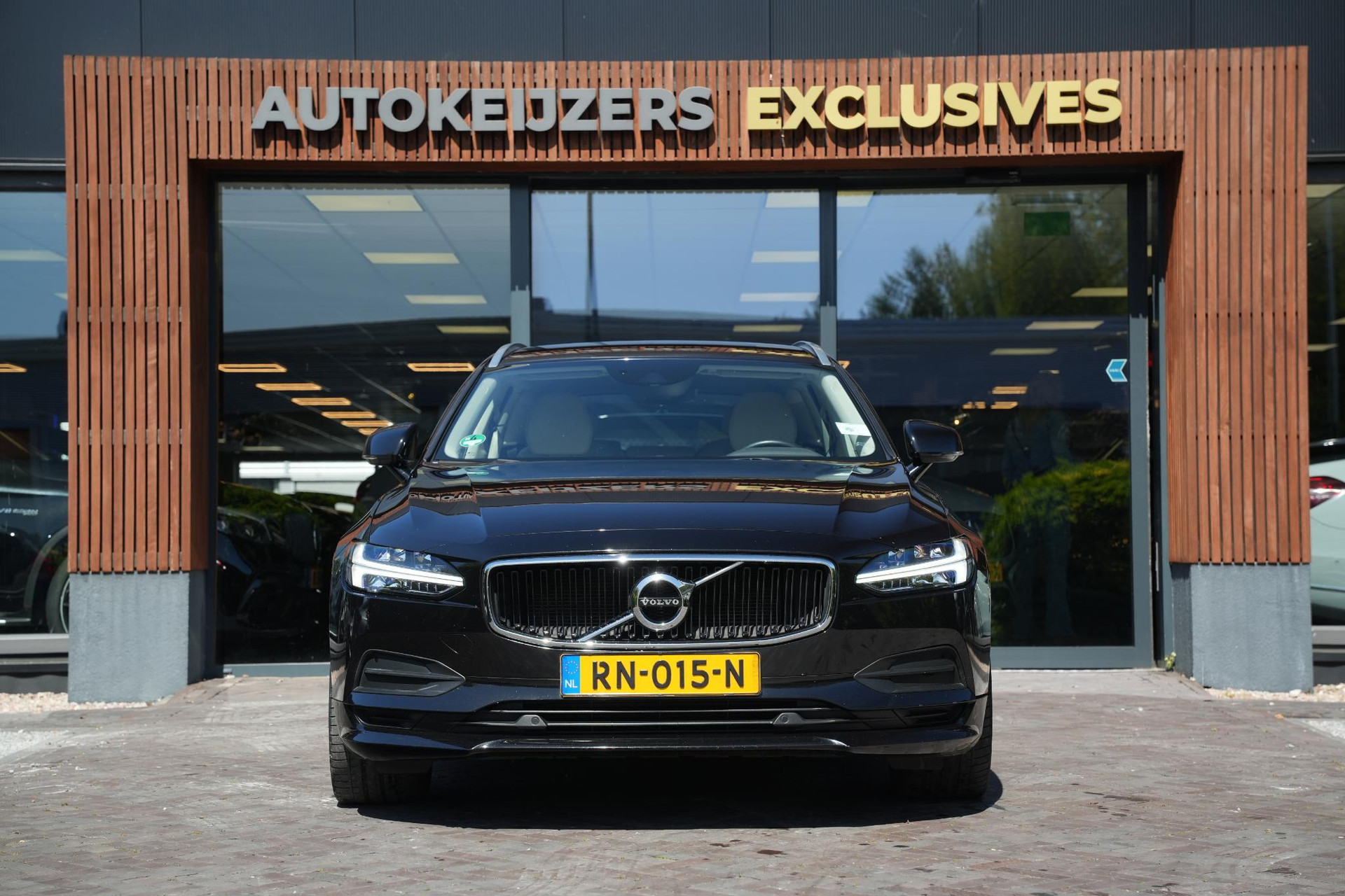 Volvo V90 2.0 T5 90th Anniversary Edition 2018 717 onyx black metallic 2