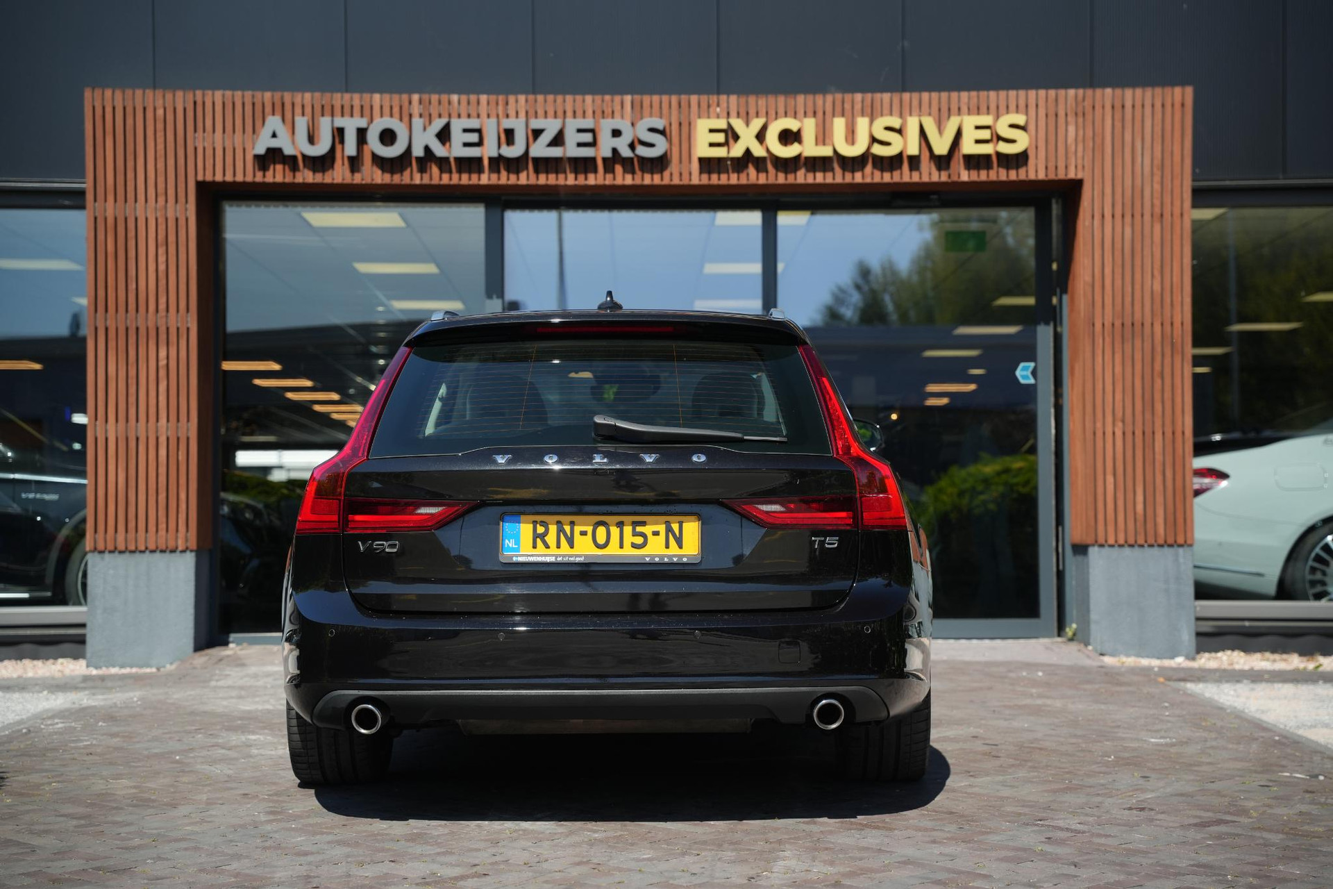 Volvo V90 2.0 T5 90th Anniversary Edition 2018 717 onyx black metallic 7