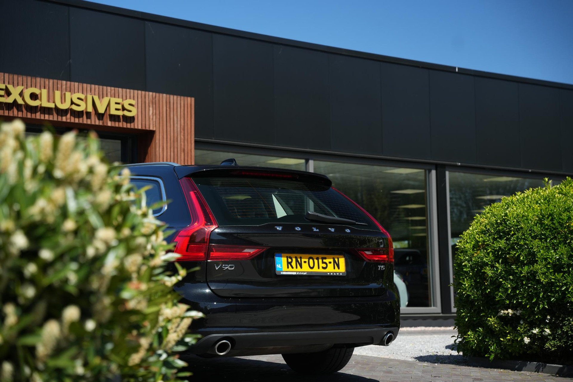 Volvo V90 2.0 T5 90th Anniversary Edition 2018 717 onyx black metallic 9