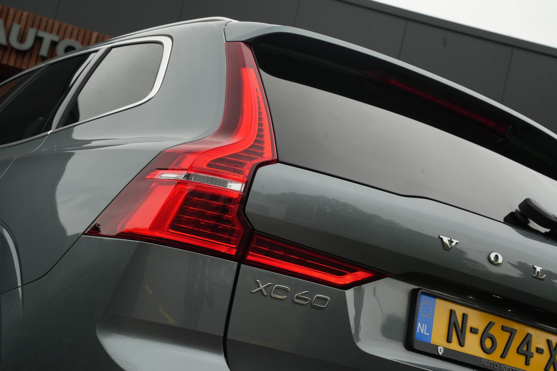 Volvo XC60 2.0 D4 Inscription 2019 OSMIUM GREY (714) 10