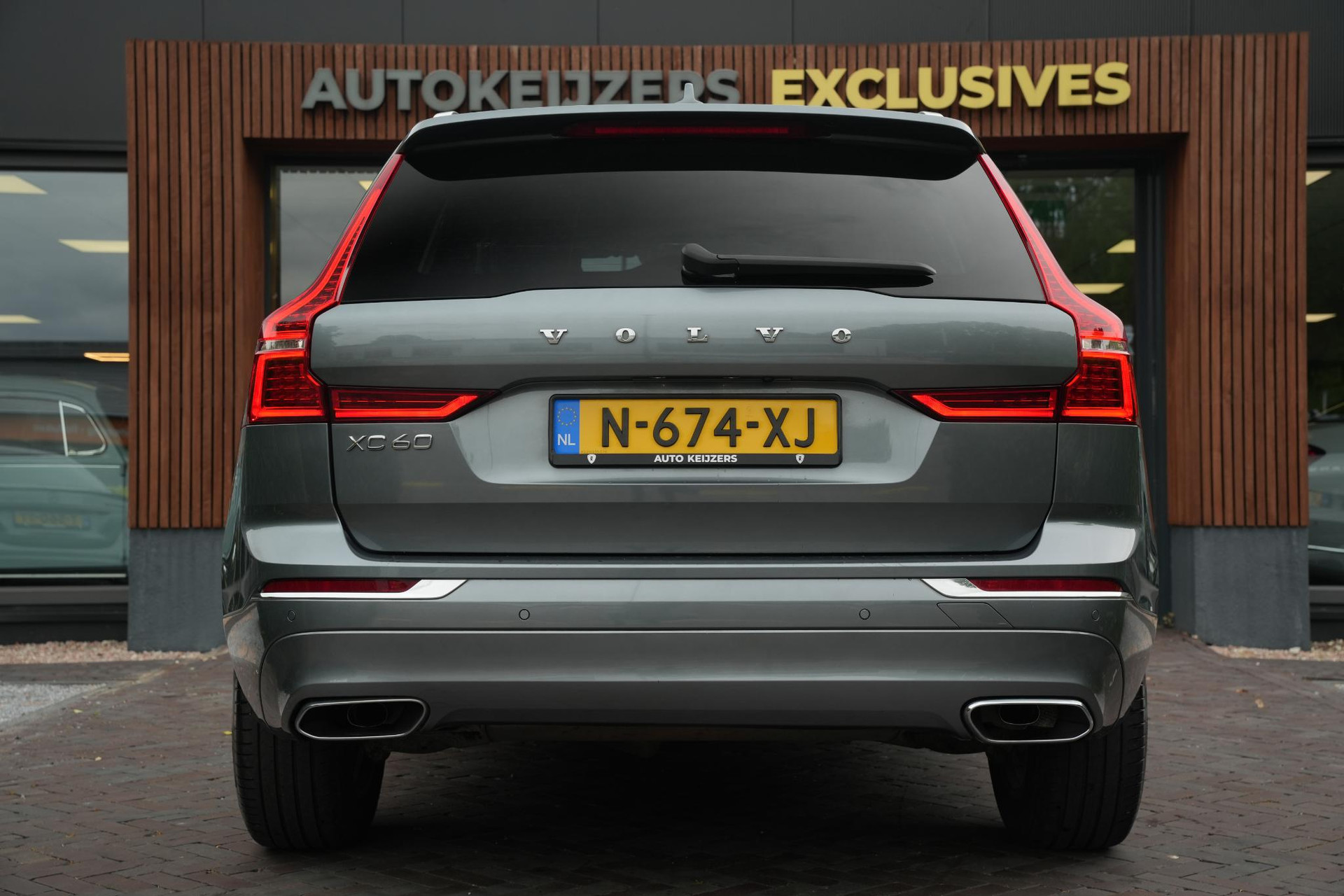 Volvo XC60 2.0 D4 Inscription 2019 OSMIUM GREY (714) 17