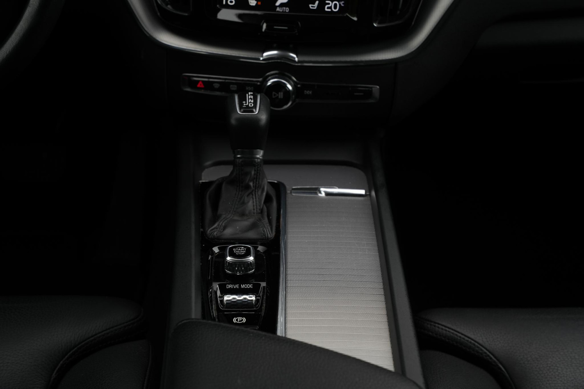 Volvo XC60 2.0 D4 Inscription 2019 OSMIUM GREY (714) 20