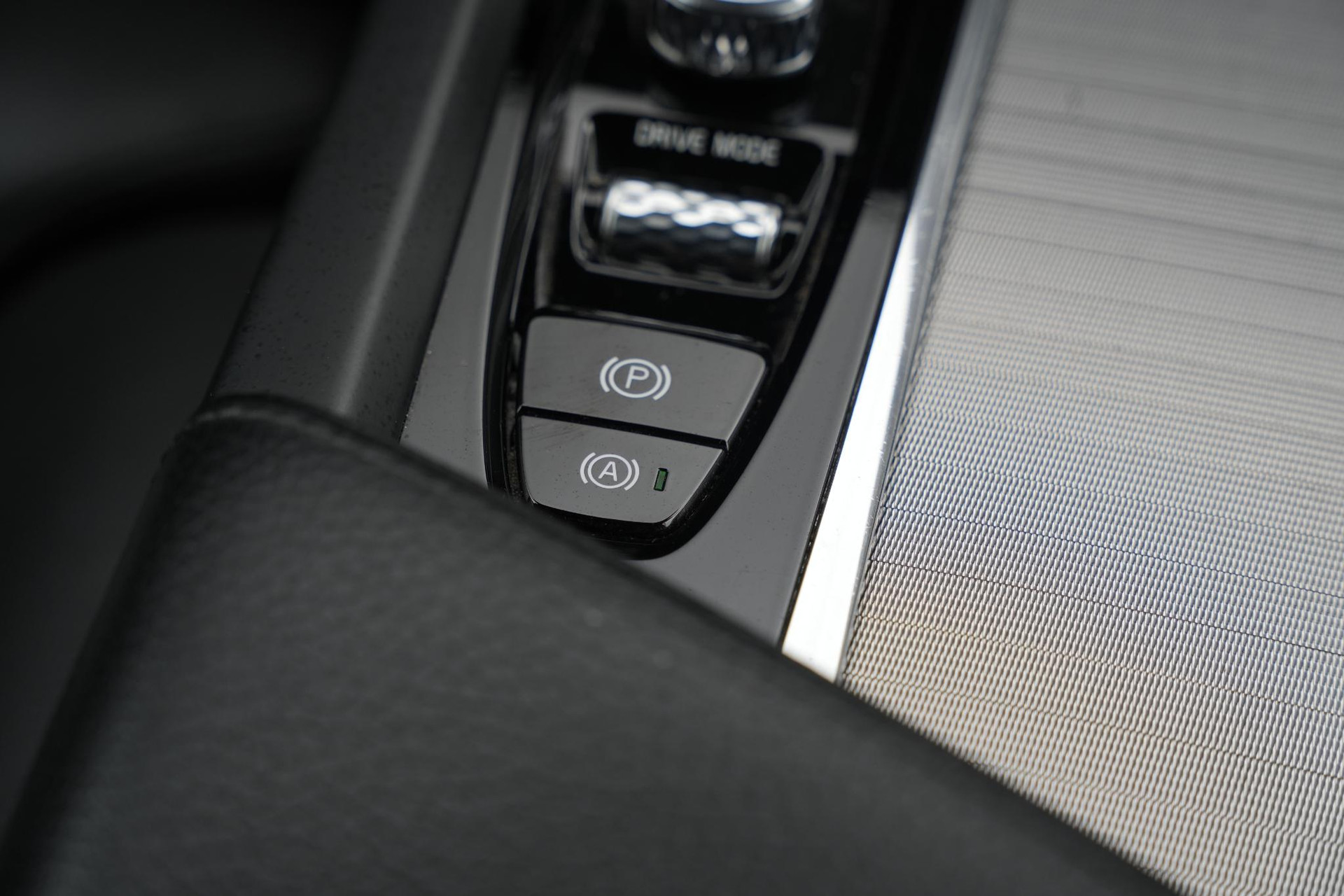 Volvo XC60 2.0 D4 Inscription 2019 OSMIUM GREY (714) 24