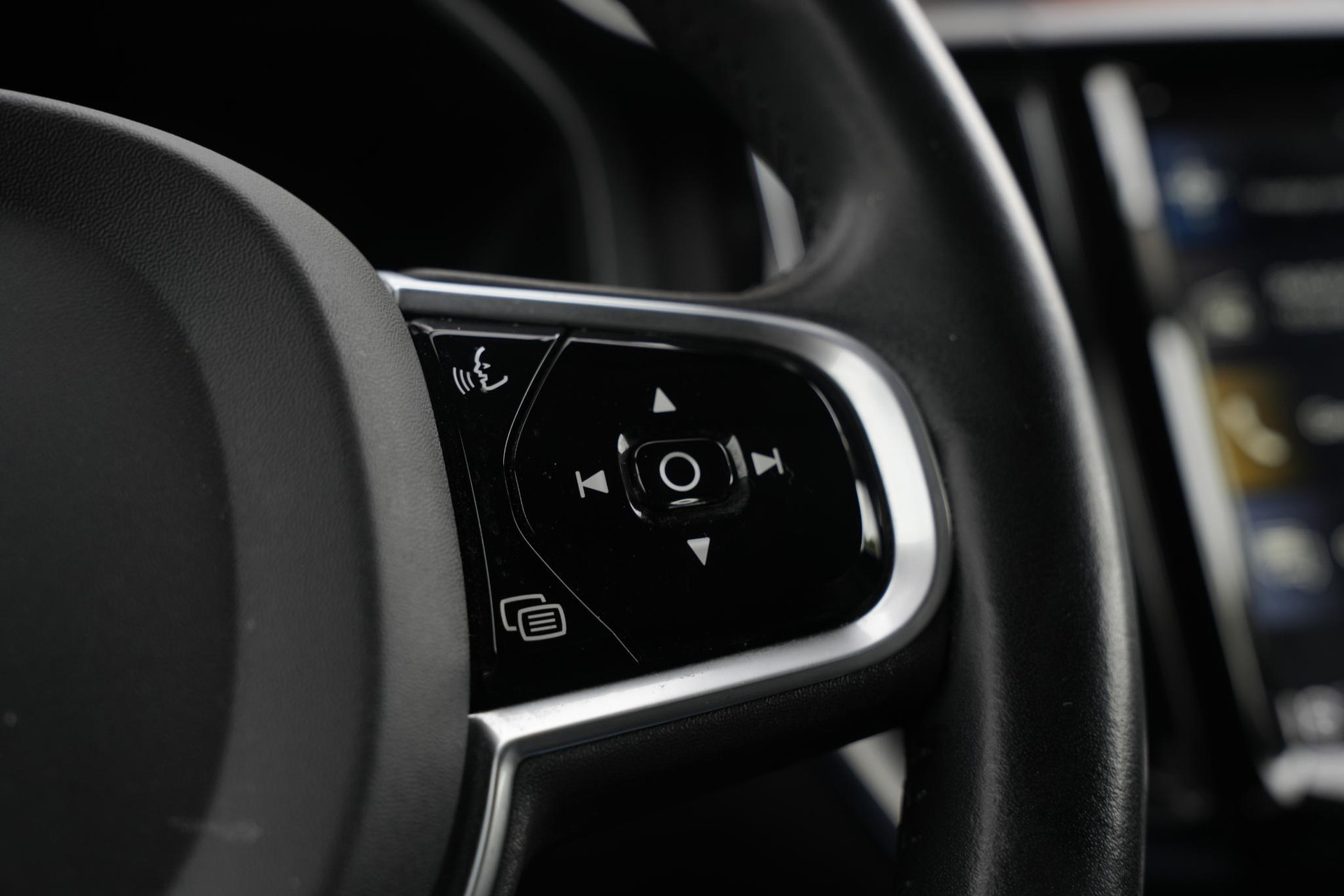 Volvo XC60 2.0 D4 Inscription 2019 OSMIUM GREY (714) 29