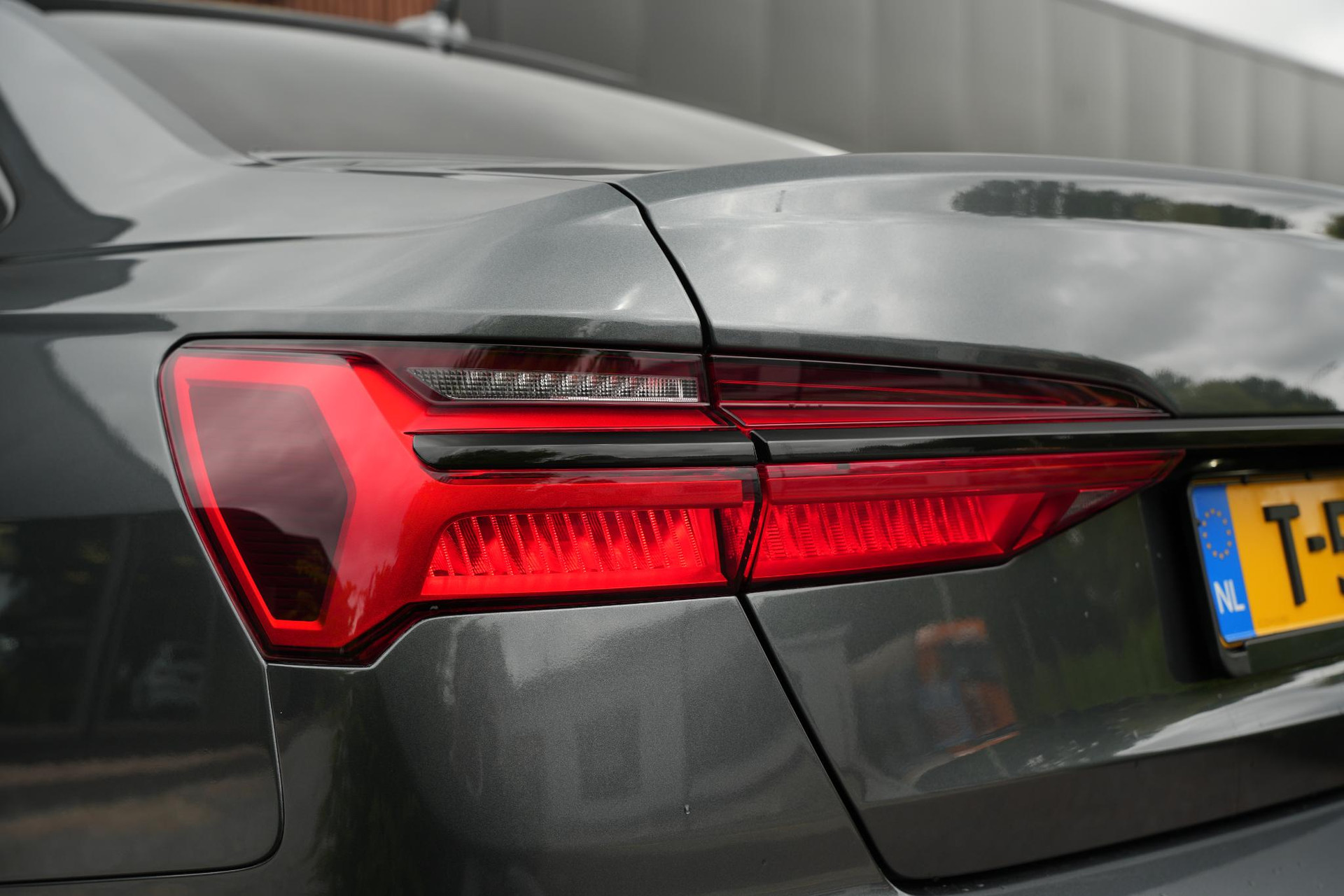 Audi A6 Limousine 50 TFSI e quattro S edition 2023 Daytonagrijs pareleffect 20