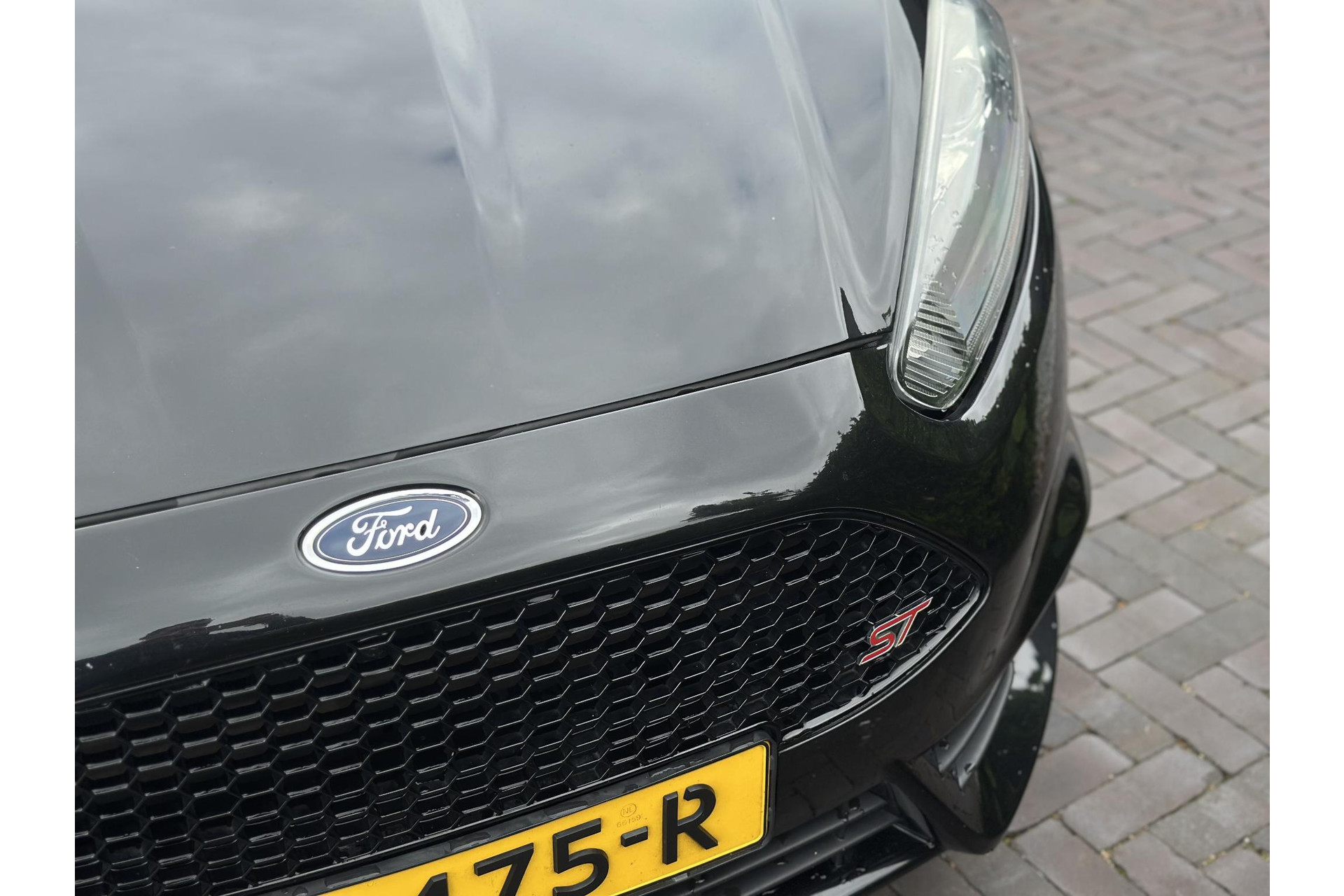 Ford Fiesta 1.6 ST2 2014 Panther Black C/c Med Solid (Pnjab) 11