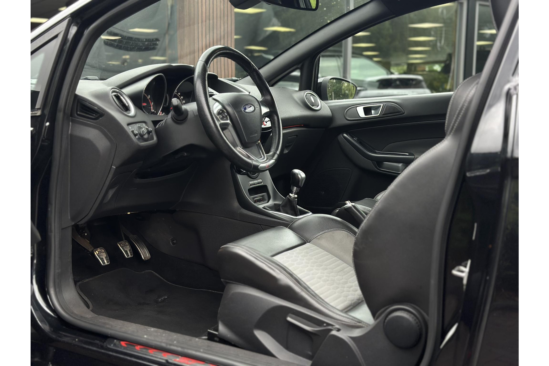 Ford Fiesta 1.6 ST2 2014 Panther Black C/c Med Solid (Pnjab) 16