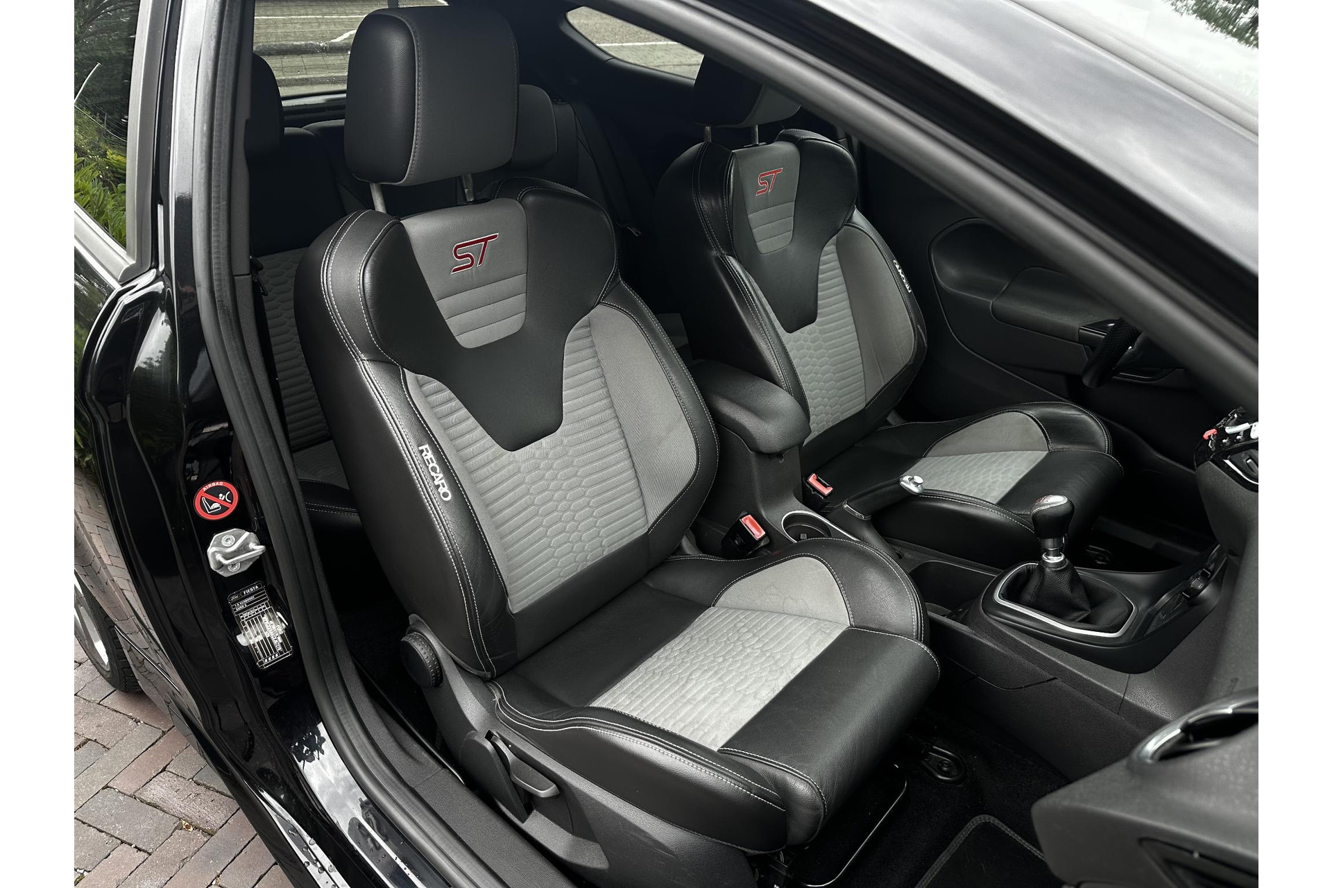 Ford Fiesta 1.6 ST2 2014 Panther Black C/c Med Solid (Pnjab) 19