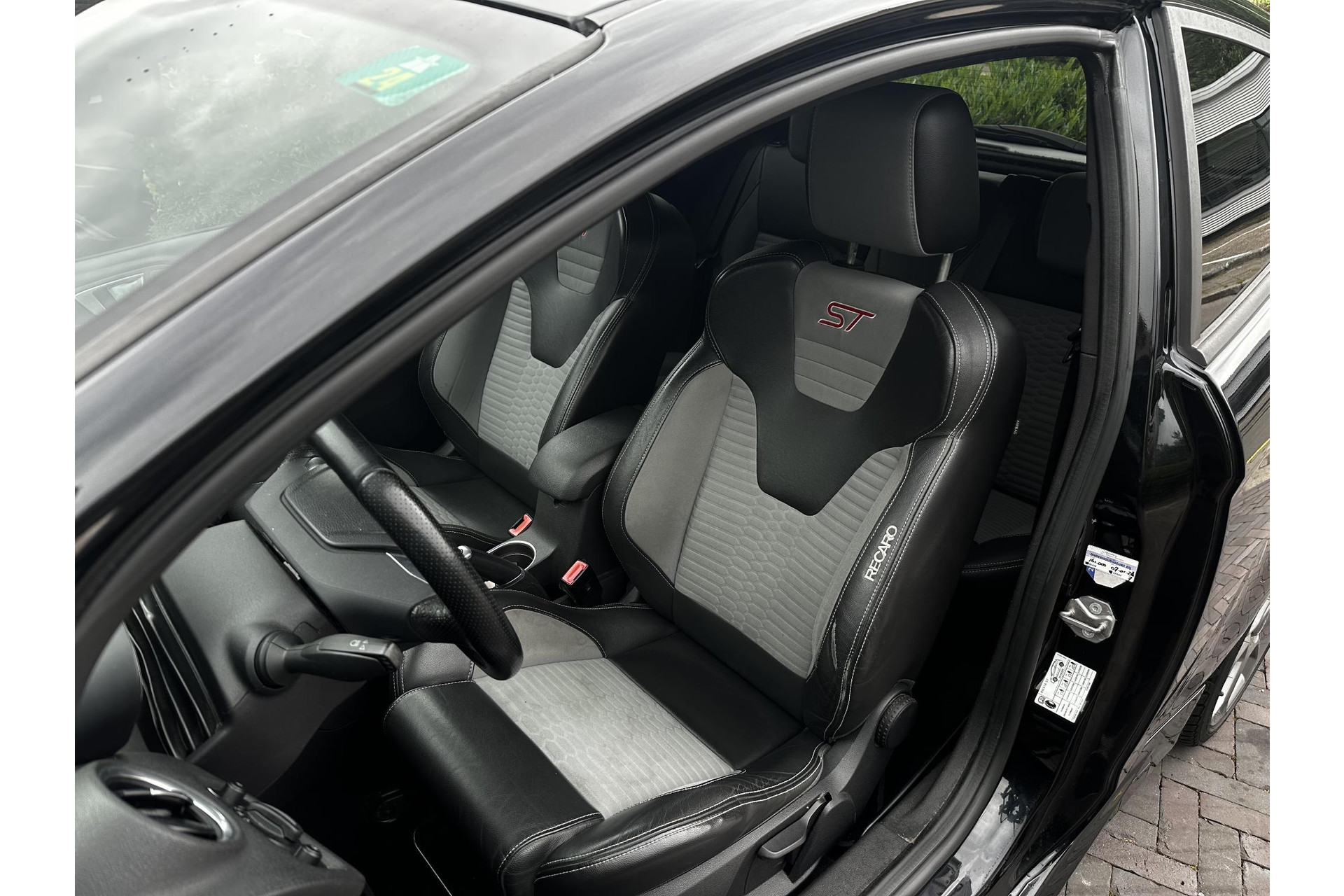 Ford Fiesta 1.6 ST2 2014 Panther Black C/c Med Solid (Pnjab) 2