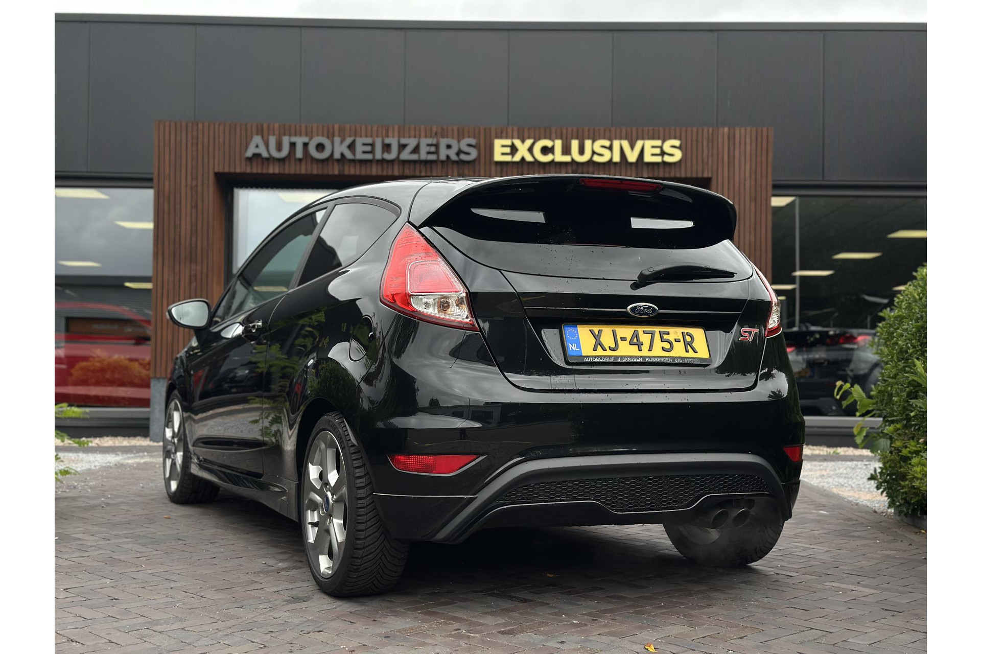 Ford Fiesta 1.6 ST2 2014 Panther Black C/c Med Solid (Pnjab) 3